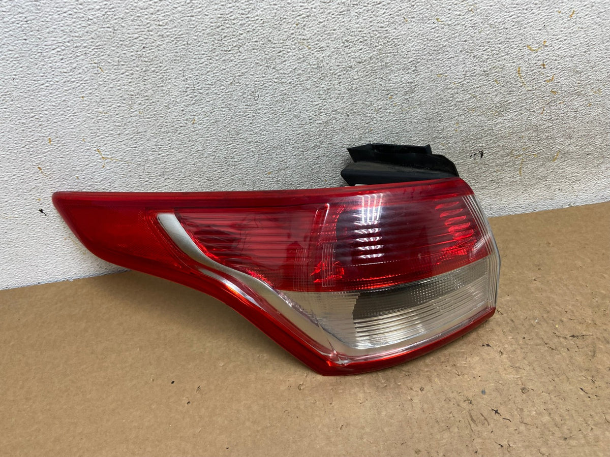 2013 to 2016 Ford Escape Left Driver LH Side Tail Light AI3627 LK0