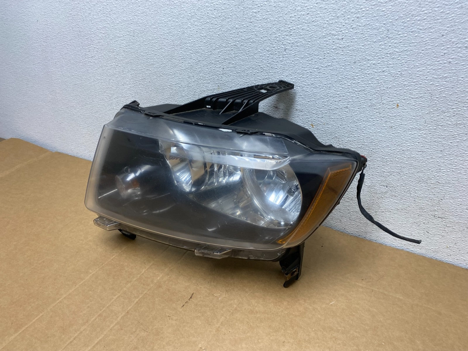 2011 to 2013 Jeep Grand Cherokee Halogen Left Driver Lh Headlight AD5286 DW1