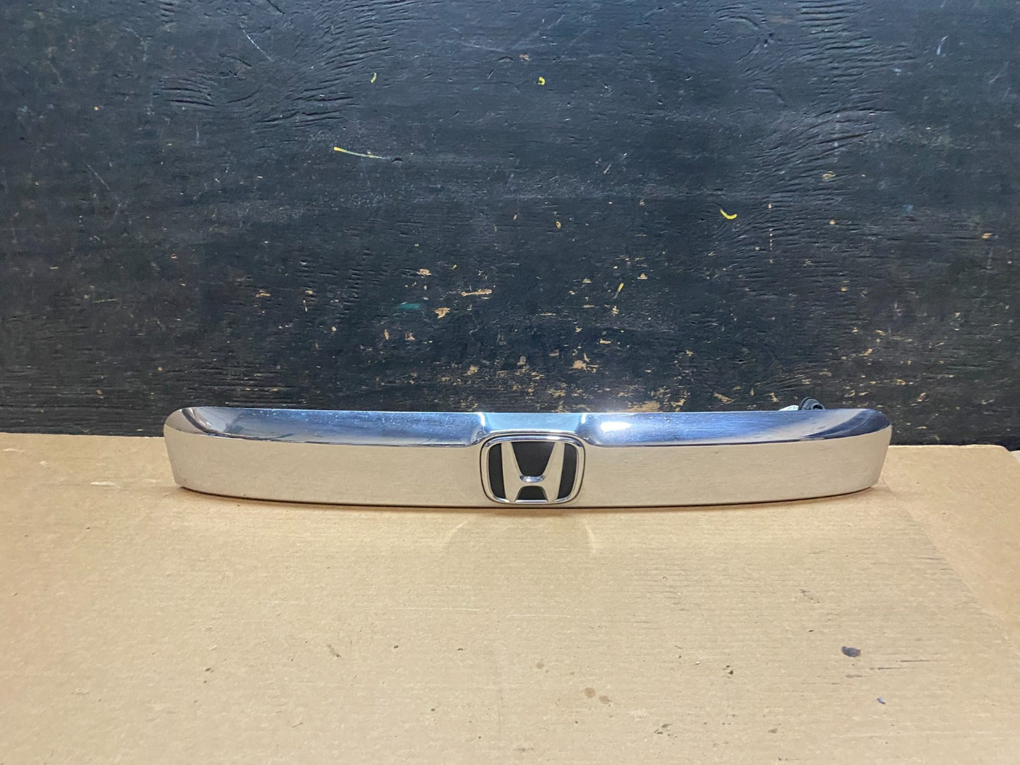 2009-2015 Honda Pilot Tailgate Trunk Handle Bezel Molding W/O Camera v6930 DG0