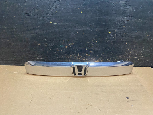 2009-2015 Honda Pilot Tailgate Trunk Handle Bezel Molding W/O Camera v6930 DG0