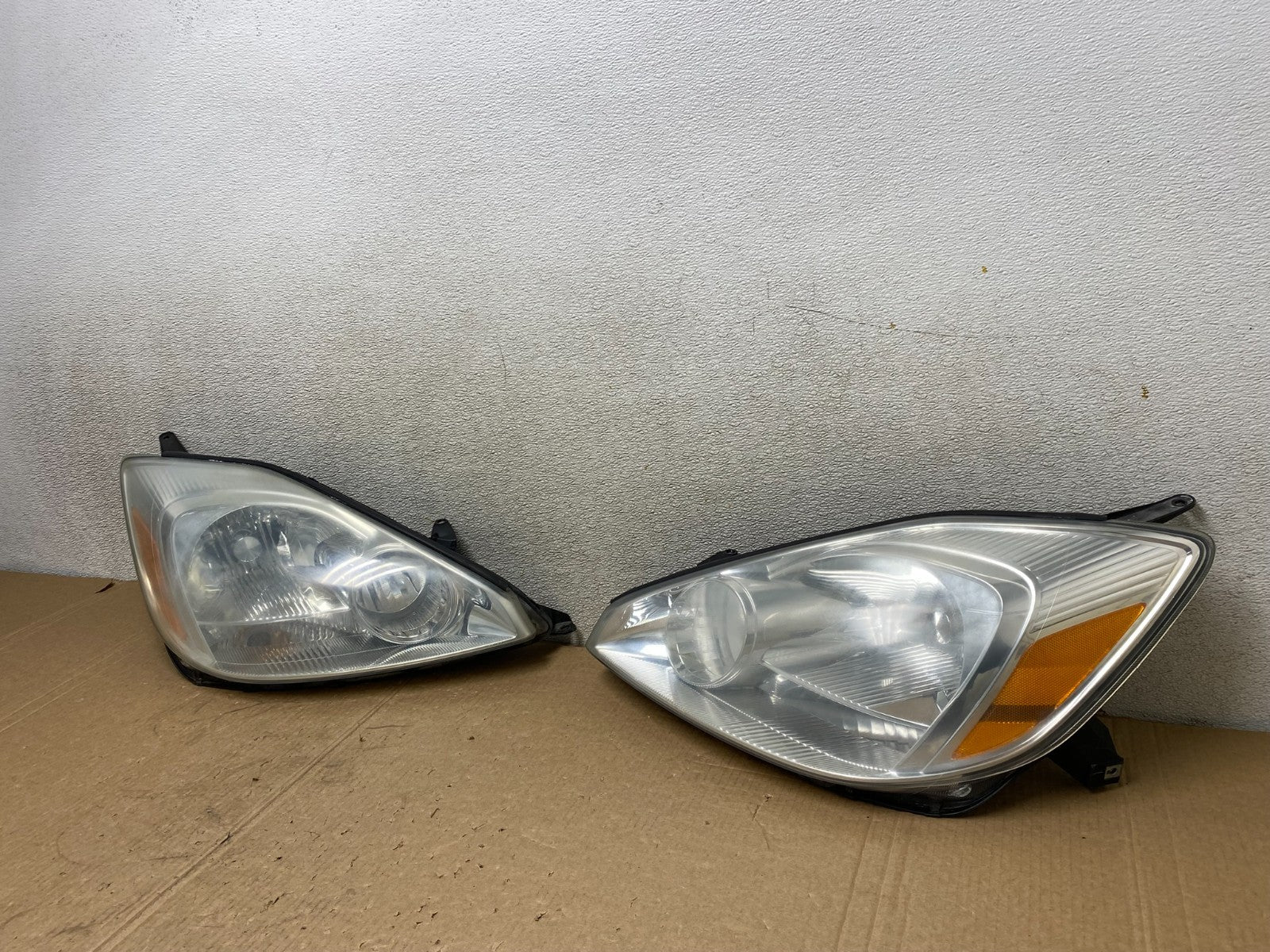 2004 2005 Toyota Sienna Driver Left+Right Set Side Halogen Headlights V1241 DW1