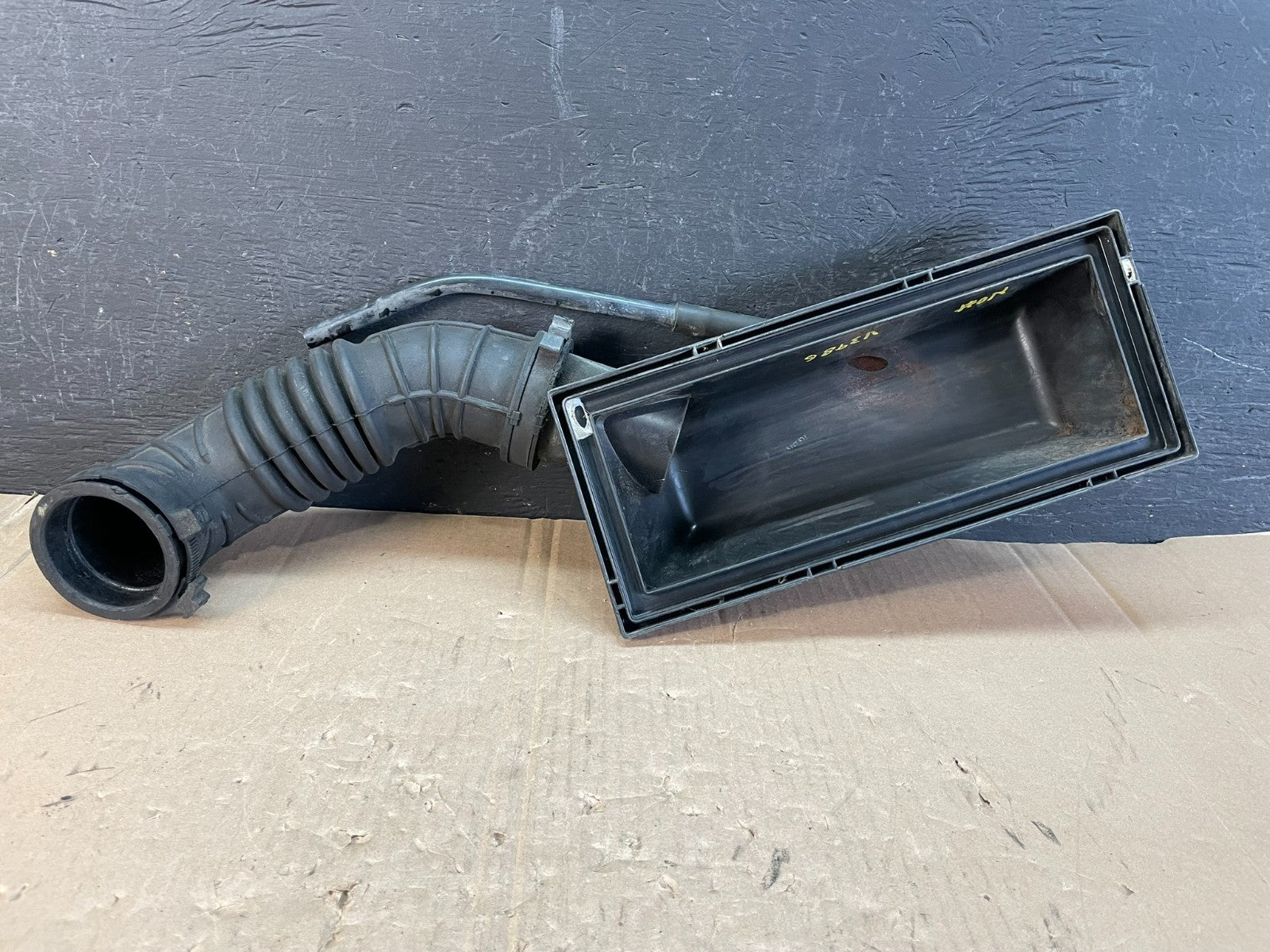 1997 to 2004 Jeep Wrangler Engine Air Cleaner Intake Hose Tube ad8272 DG4