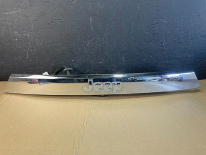 2011-2013 Jeep Grand Cherokee Liftgate Garnish Molding Trim W/ Camera AC9681 DG0