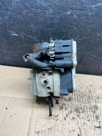 2004-2006 Chevrolet Express ABS Pump Control OEM 13567118 Module Q6116 DG3