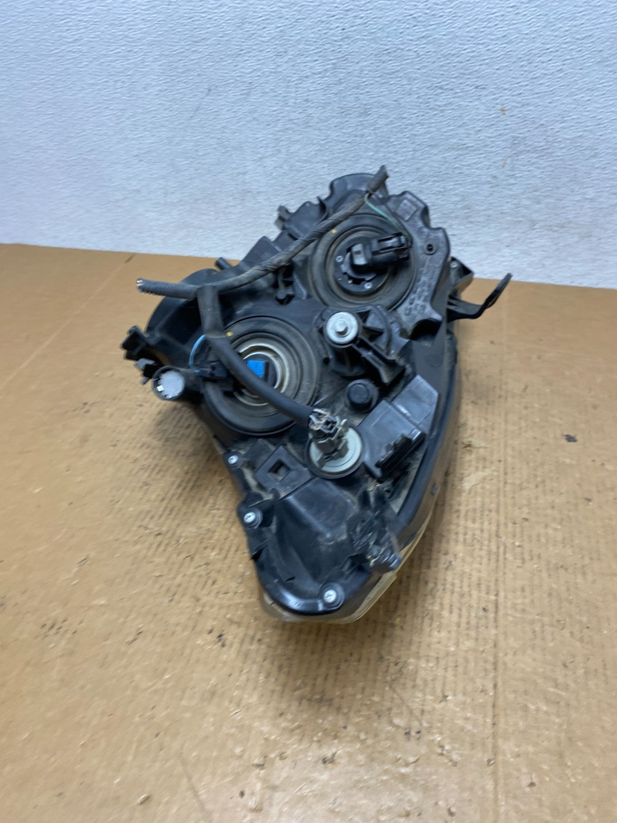 2009-2013 Nissan Rogue Right Passenger Halogen Headlight AE2662 DW7