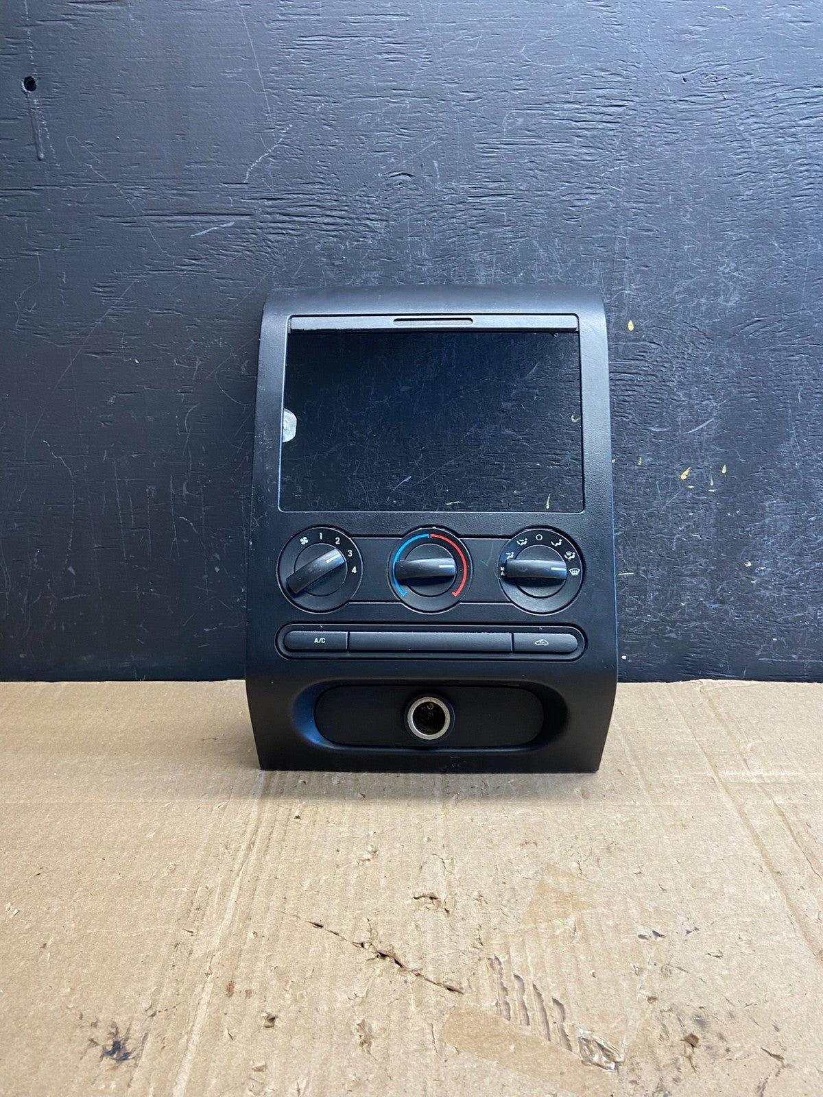 2004 to 2008 Ford F150 Radio Climate Dash Bezel Surround Black AE1900 DG0
