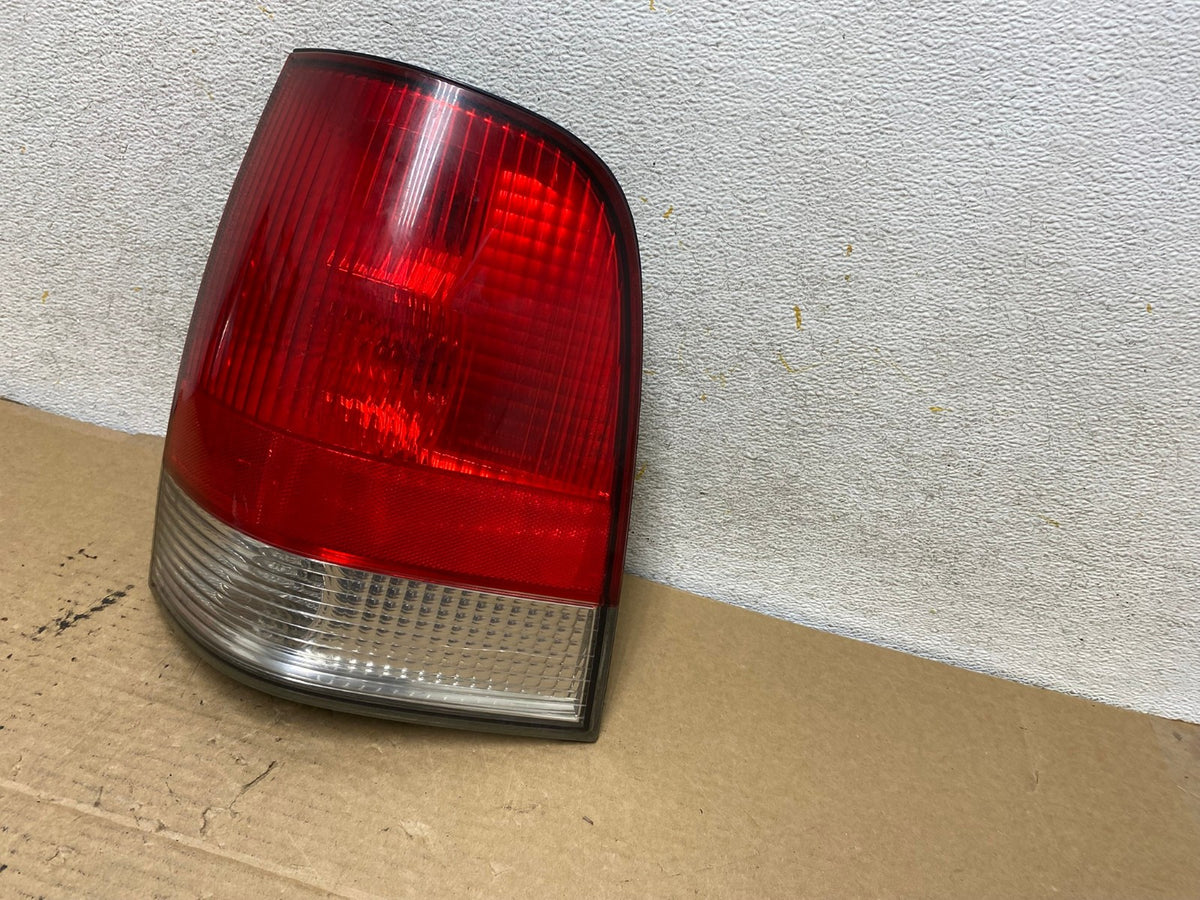 2003 2004 2005 Lincoln Aviator Right Passenger RH Side Tail Light AH7984 LK2