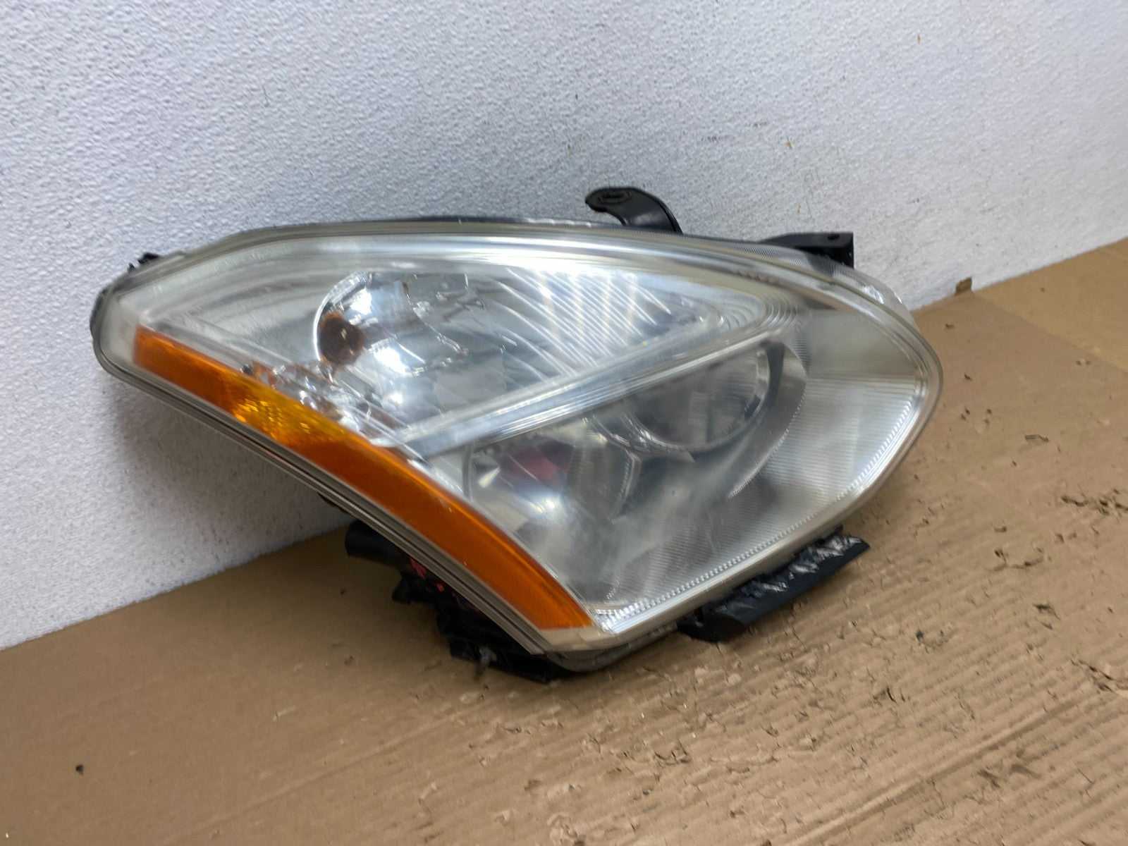 2009-2013 Nissan Rogue Right Passenger Xenon HID Headlight AD4366 DW2