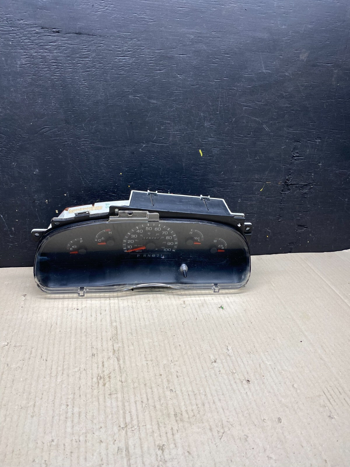 2001 - 2002 Ford Econoline E250 E350 Van Speedometer Instrument Cluster o3431 DG0