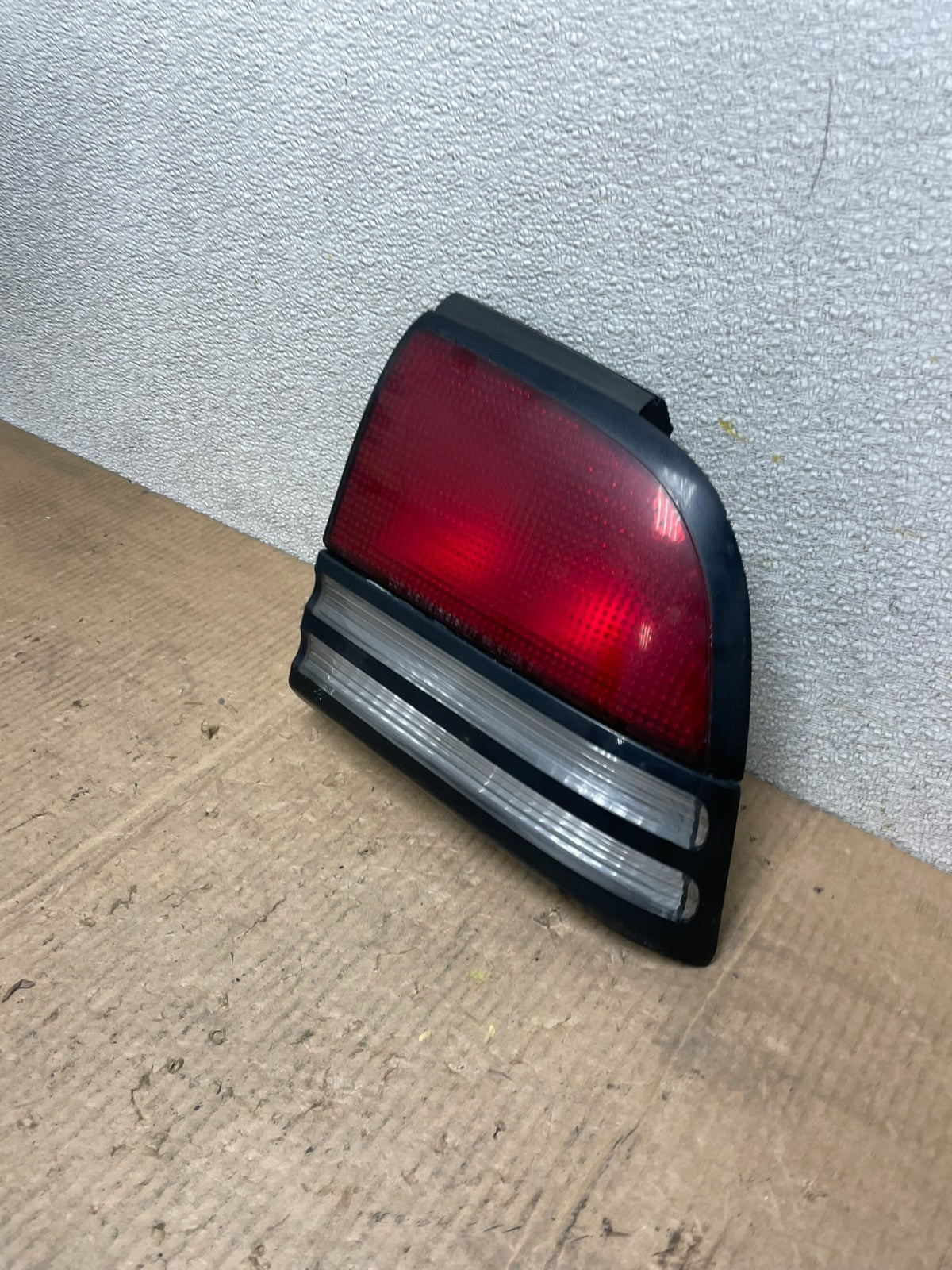 1992 to 1997 Oldsmobile Cutlass Right Passenger RH Side Tail Light AA65591