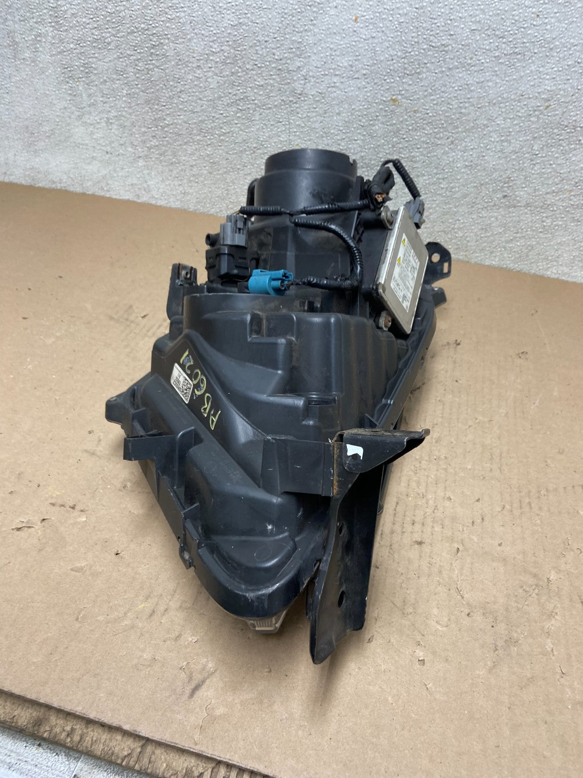 2011 to 2013 Honda Odyssey Front Right Passenger Headlight XENON Oem AB6021 DW12