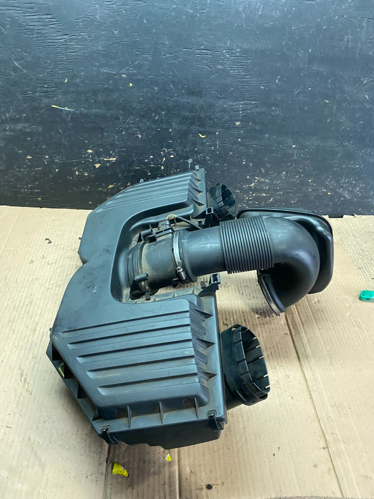 2007 to 2010 BMW E70 X5 N62 Air Intake Cleaner Filter 7548896 OEM V9802 DG3