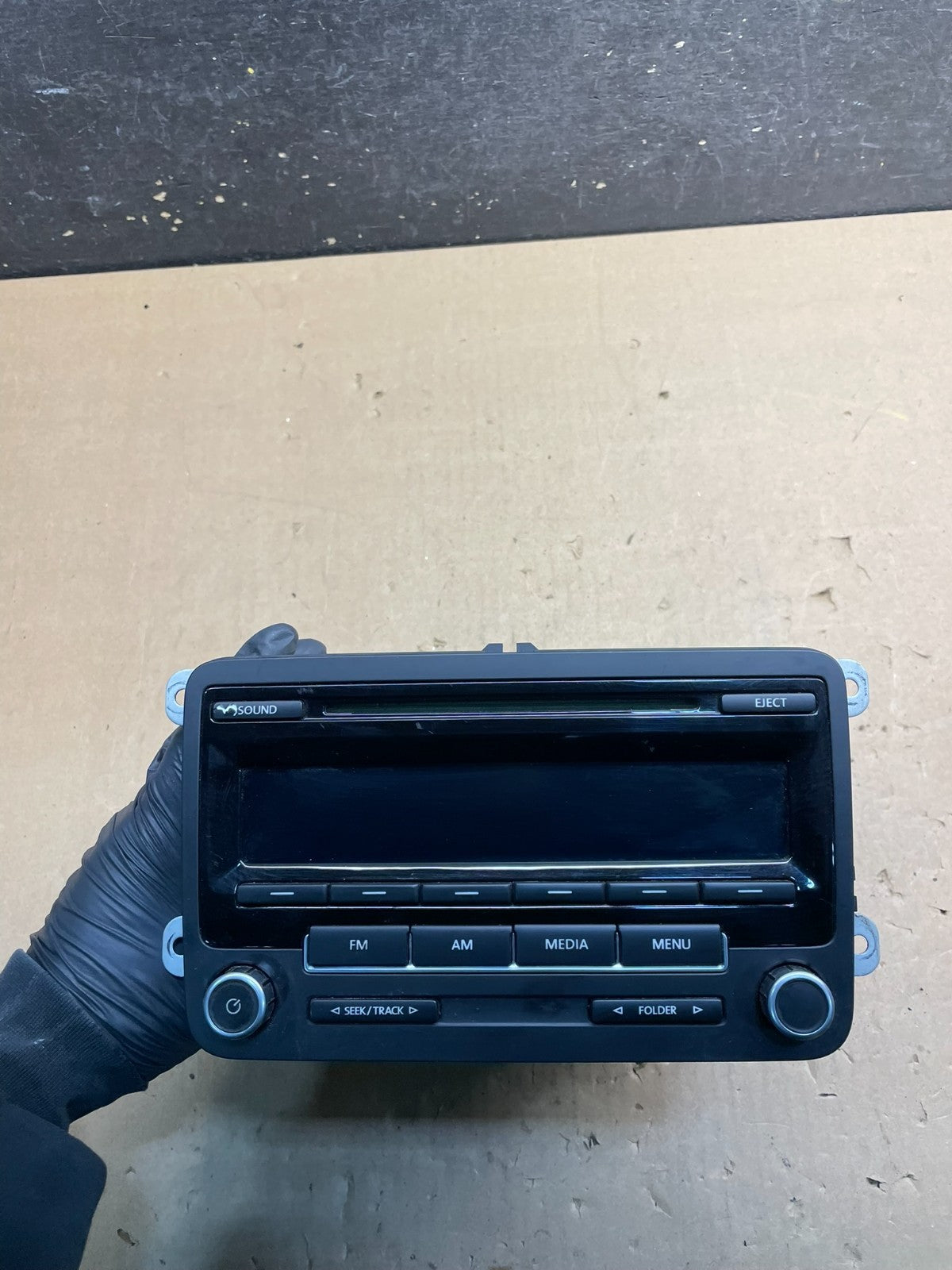 2011 to 2014 Volkswagen Tiguan Radio AM/FM CD Player OEM w4365 DG0