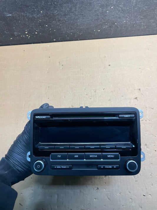 2011 to 2014 Volkswagen Tiguan Radio AM/FM CD Player OEM w4365 DG0