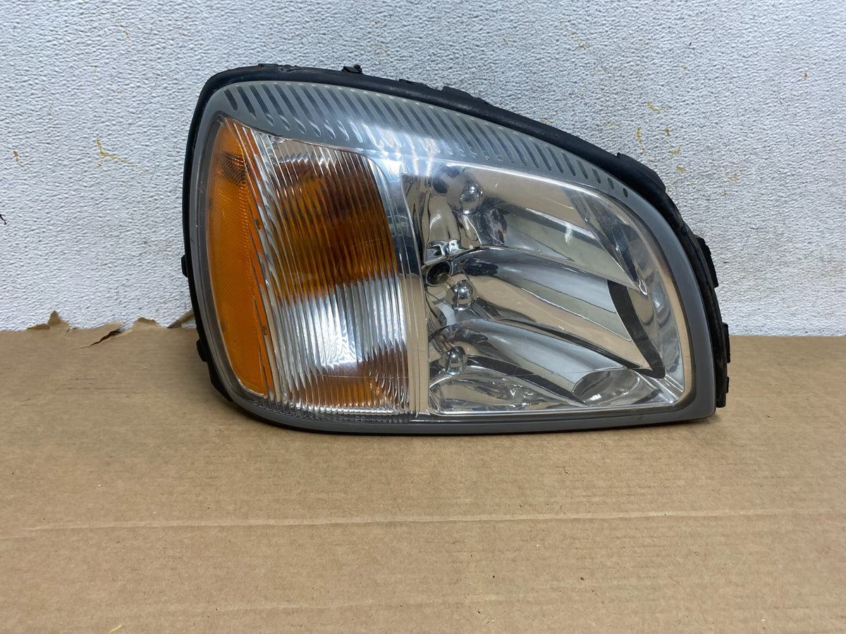 2000 to 2005 Cadillac Deville Right Passenger RH Side Headlight AH3103 DW0
