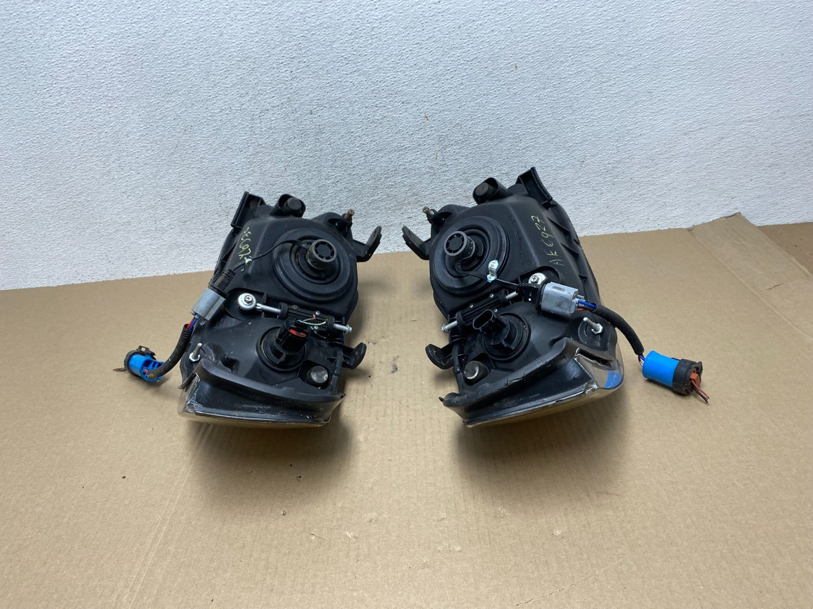 2004 - 2006 Nissan Sentra Halogen Left+Right Set Headlights AE6927 DW9