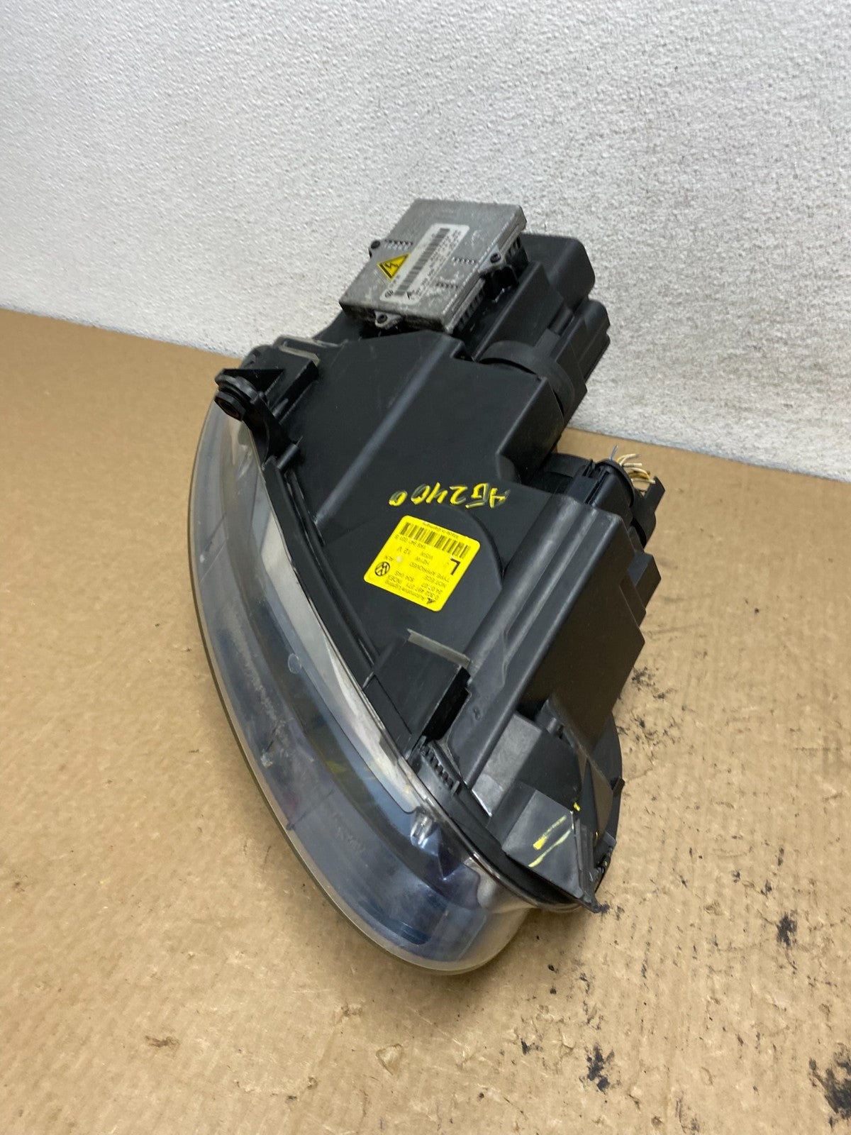 2006 to 2009 Volkswagen Jetta Golf Left Driver HID Xenon Headlight AG2400 DW9