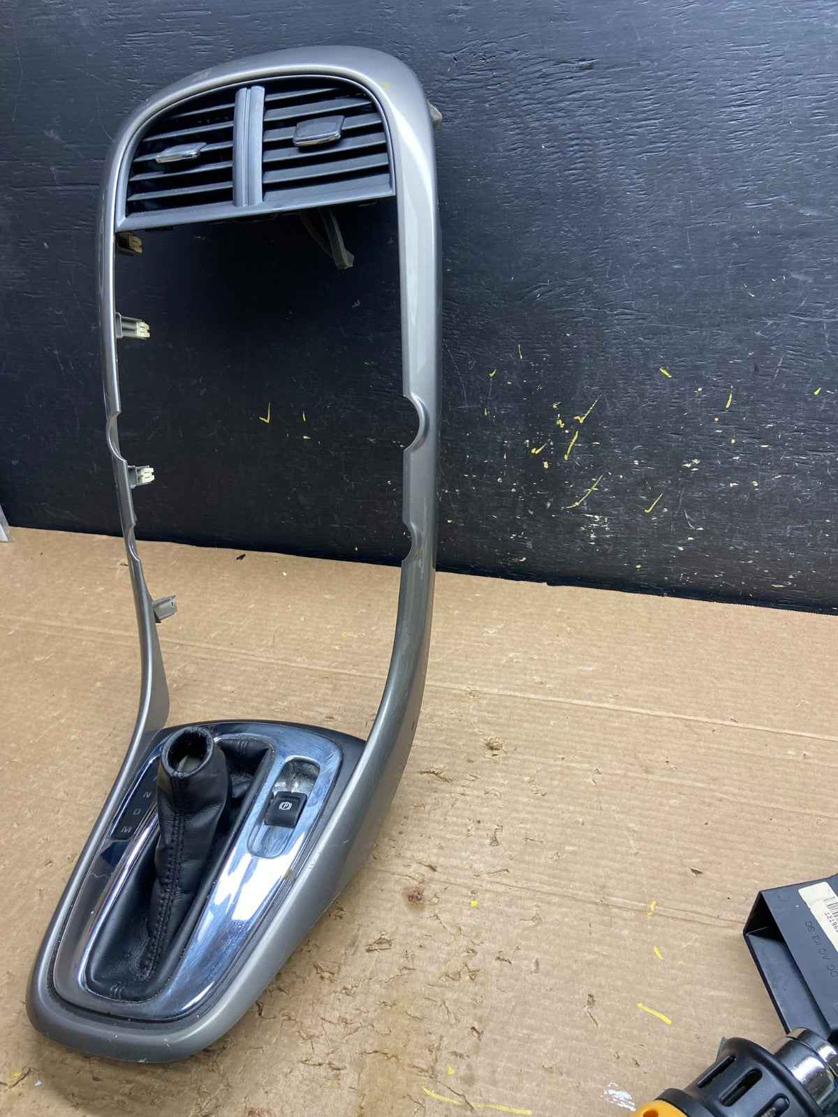 2013-2015 Chevrolet Malibu Center Dash Radio Switch Air Vent Trim Bezel w2065 DG1