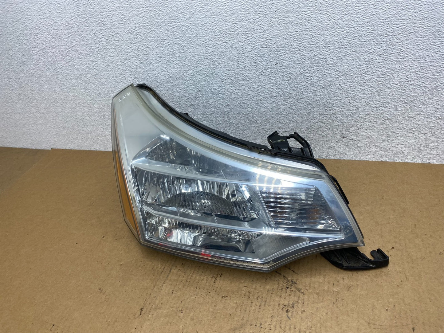 2008 2009 2010 2011 Ford Focus Right Passenger Rh Side Headlight AC1847 DW1