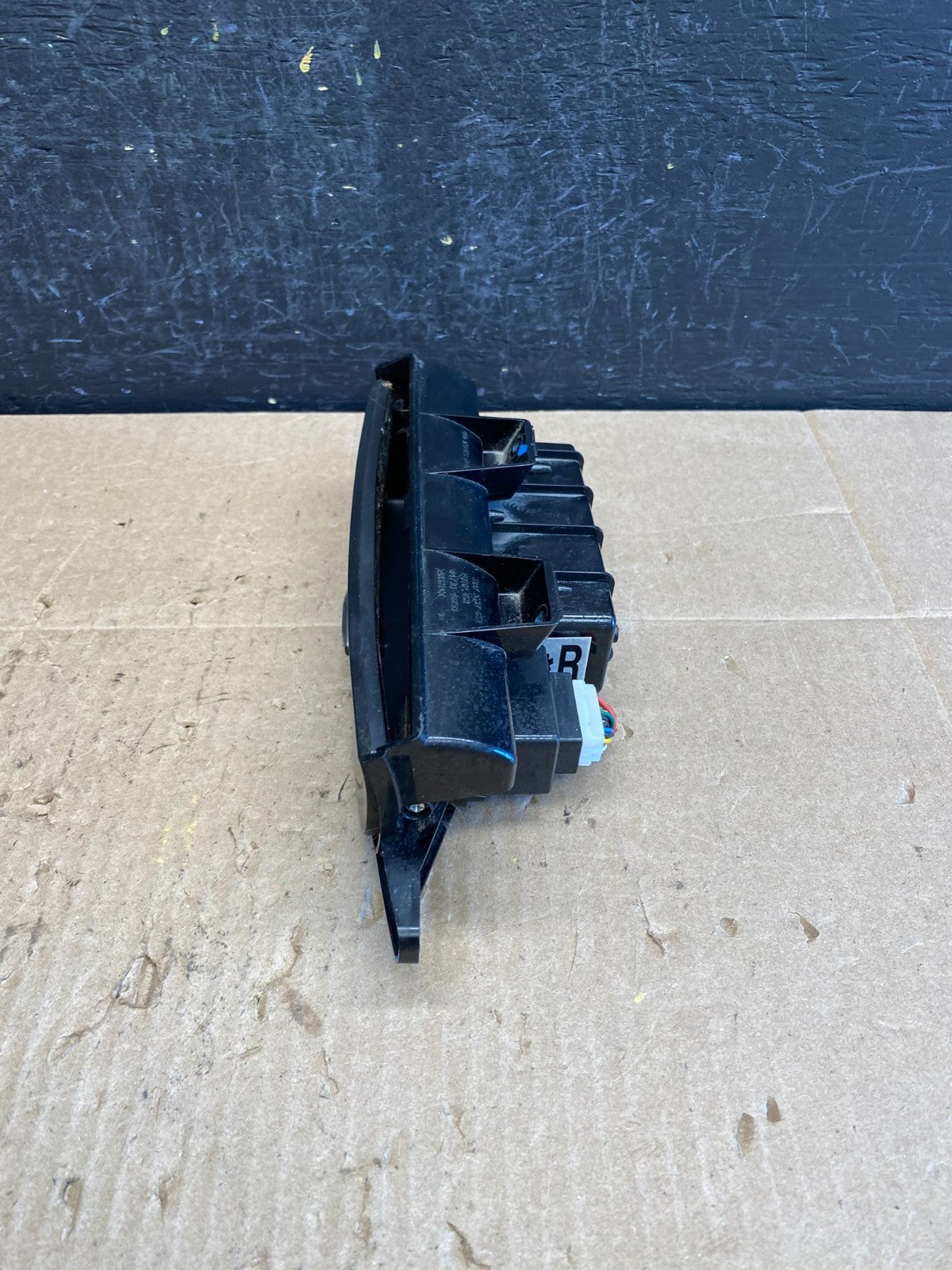 2006 - 2012 Kia Sedona Center Console Dash Storage Compartment Box AC6805 DG2