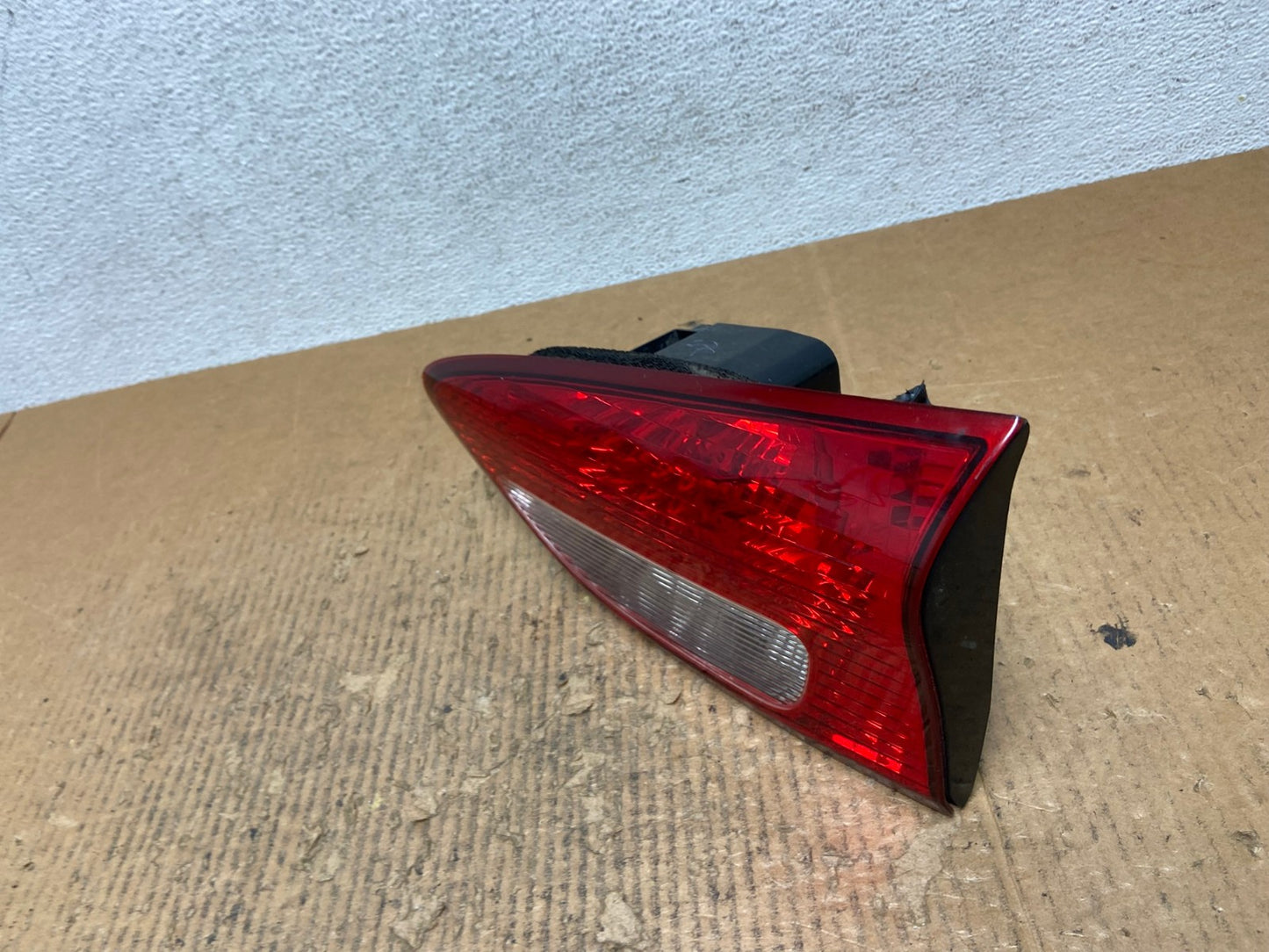 2006 2007 Subaru Tribeca B9 Right Passenger Side Tail Light Inner AE2741 LK1