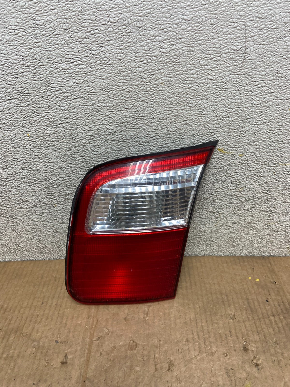2001 2002 Subaru Forester Right Passenger RH Inner Lid Tail Light Oem AA66340