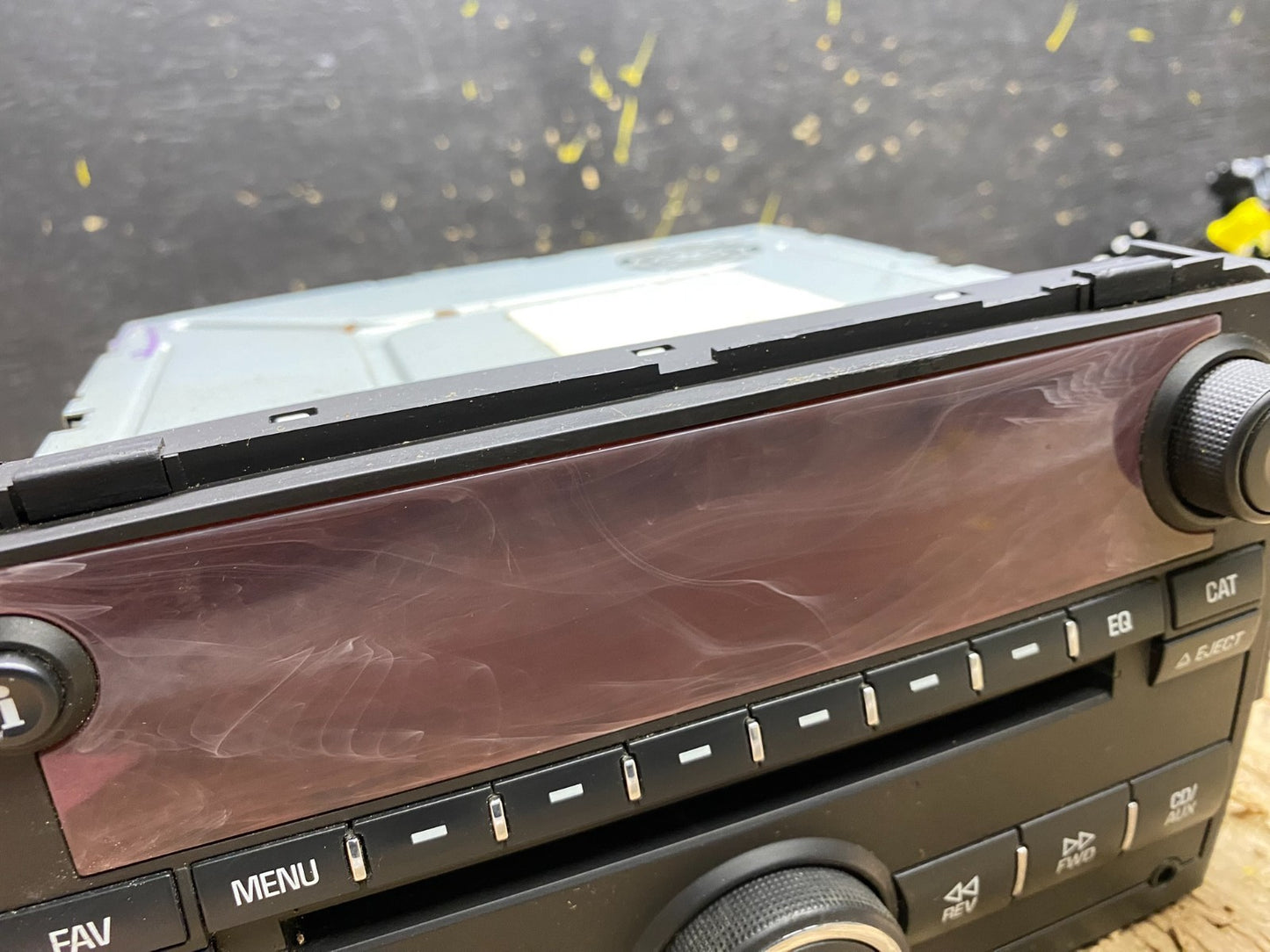 2007 Saturn Outlook Radio AM/FM CD MP3 AUX Receiver V9999 DG1