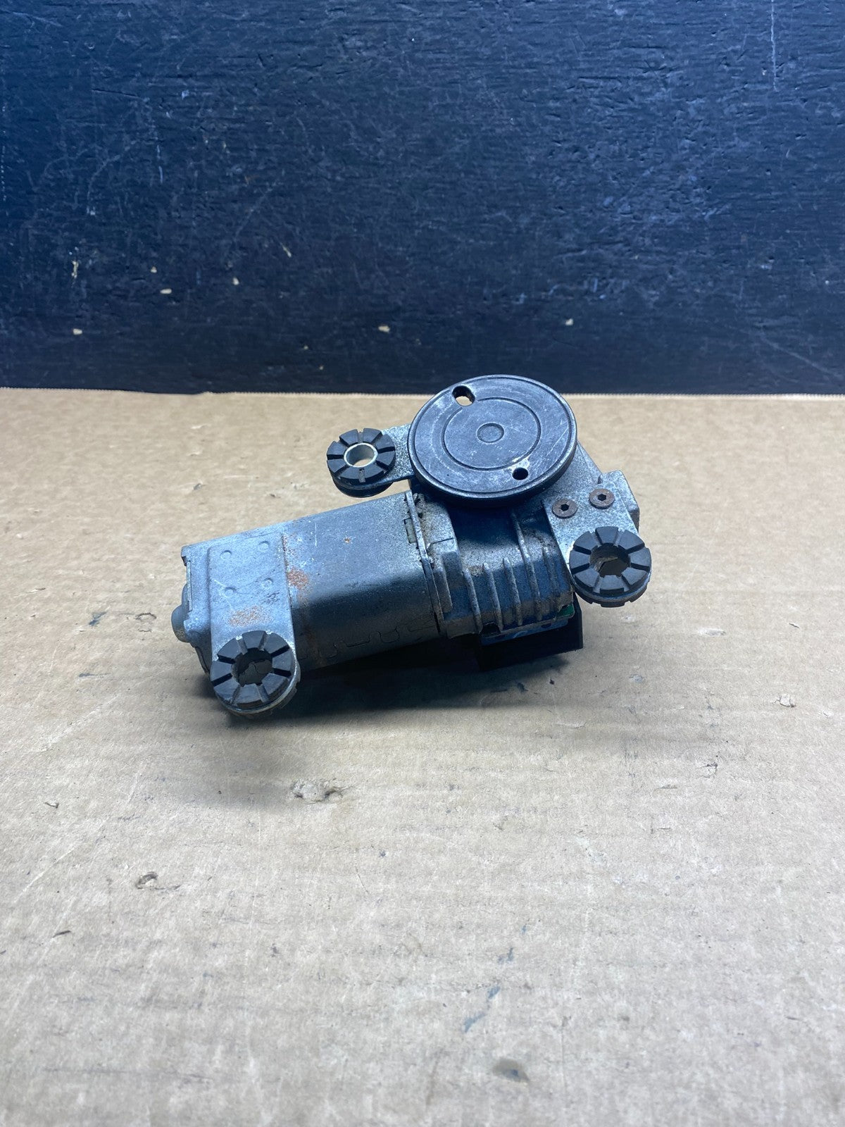 1999 to 2003 BMW E39 528I 525I 540I Wagon Rear Window Wiper Motor AG6650 PS2