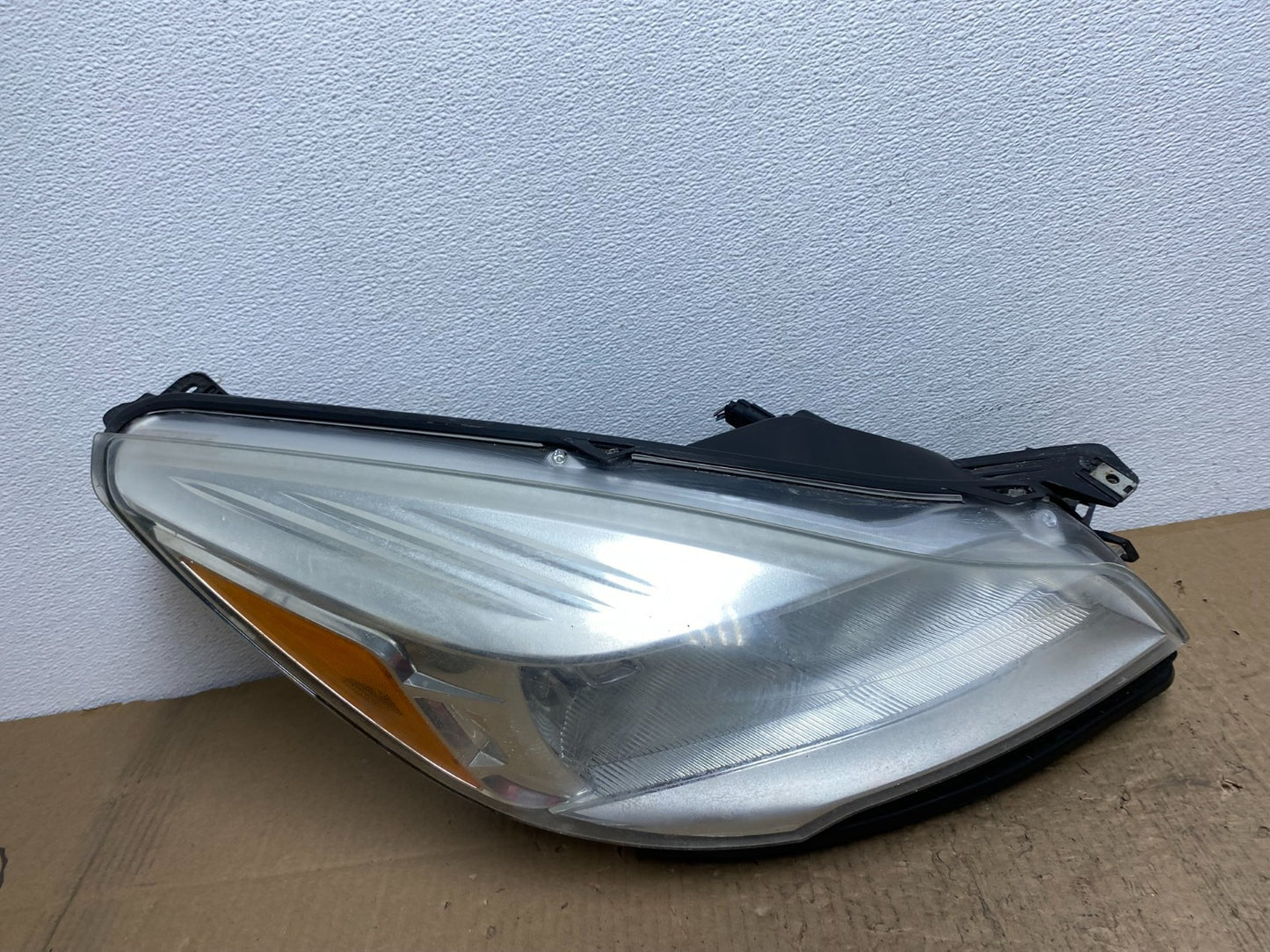 2013 - 2016 Ford Escape Headlight Right Passenger RH Side Halogen AB8528 DW0