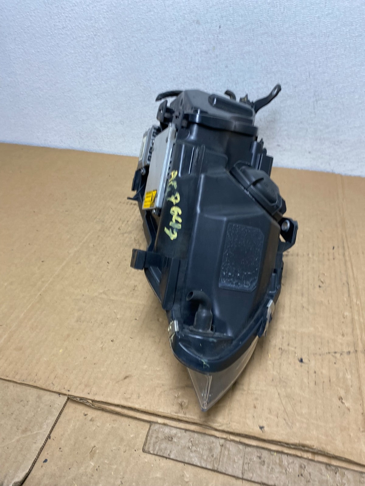 2004 to 2007 BMW 525i 5 Series Headlight Left Driver LH Xenon AFS AC7647 DW7