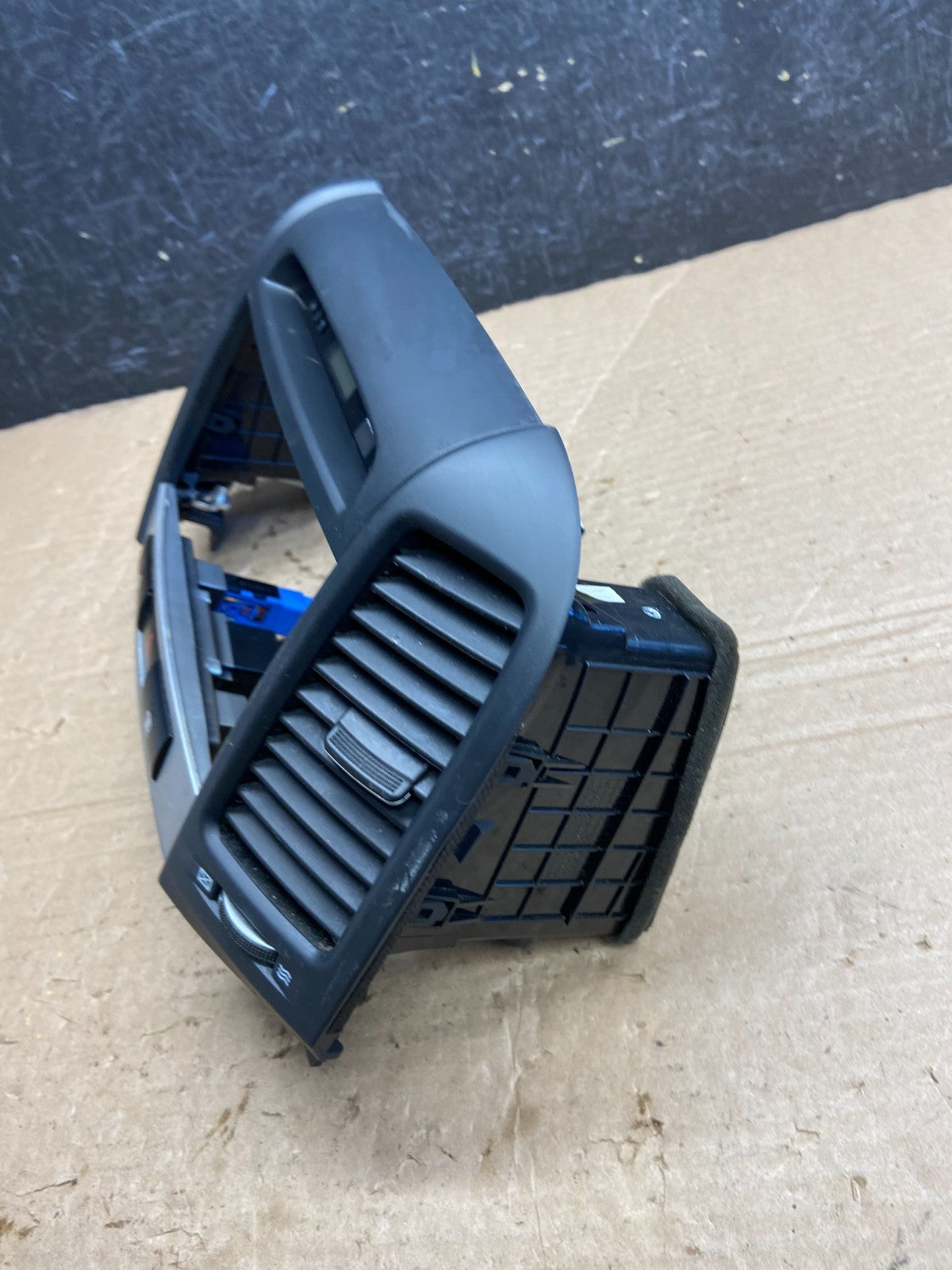 2007 to 2009 Hyundai Santa Fe Center Dashboard Radio Bezel Trim AF2228 DW2