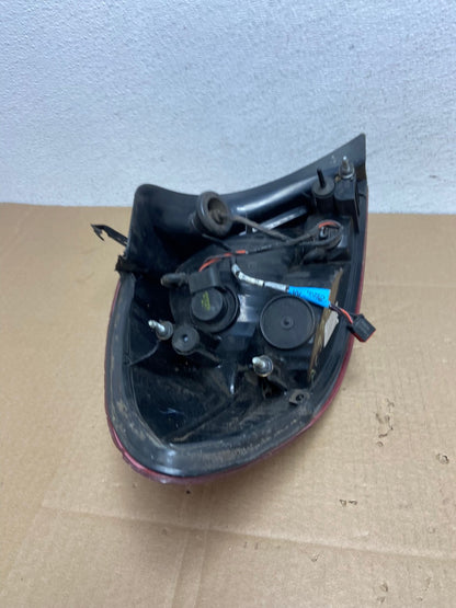 2004 2005 2006 2007  Ford Taurus Right Passenger Side Tail Light OEM AC3778 LK6