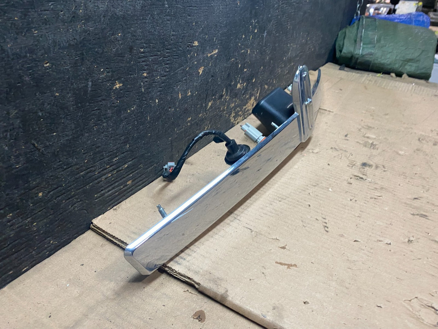 2009 to 2012 Lincoln MKS Camera Trunk Moulding Lid Chrome Trim OEM w2493 DG2