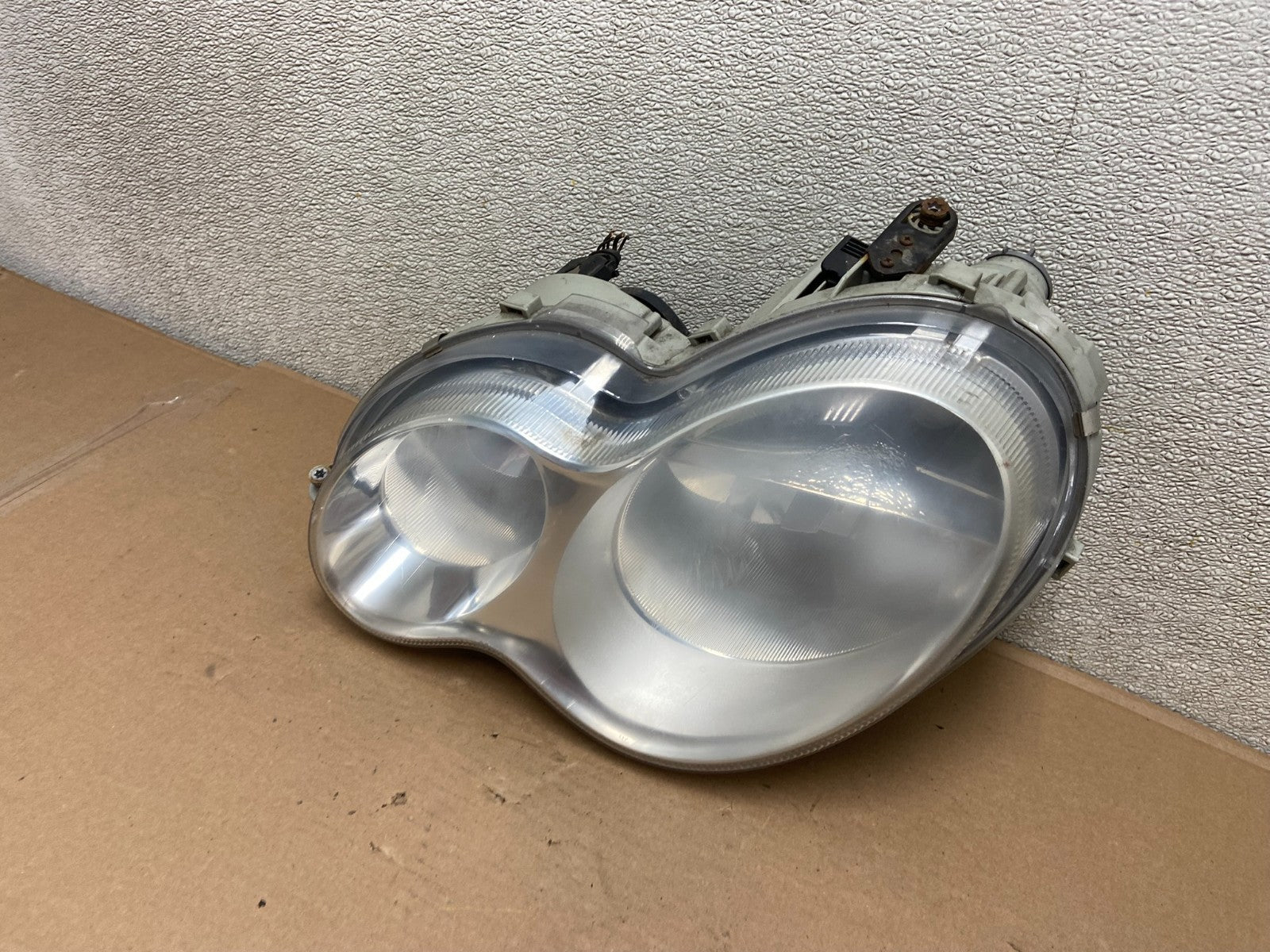 2005 to 2007 Mercedes-Benz C-Class Left Driver LH Side Headlight OEM AA9871 DW1