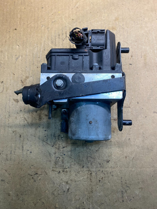 2004 BMW E65 745LI ABS Anti Lock Brake Pump Module 6766847 6766845 Z2404 PS0