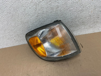 1998 to 2000 Toyota Sienna Right Turn Signal Side Marker Lamp AG6656 DW0