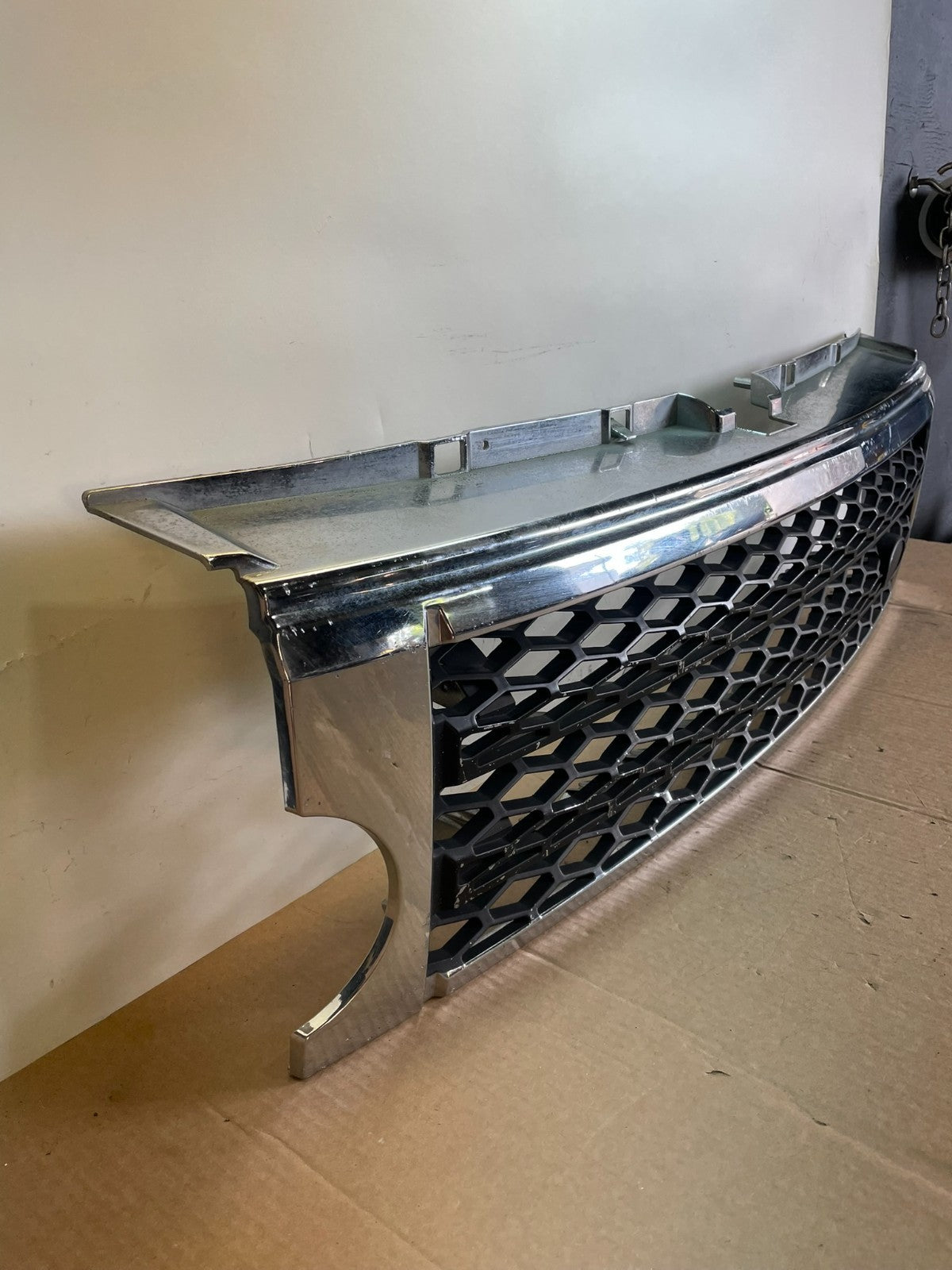 2005 to 2009 Land Rover Lr3 Chrome Black Front Grille Grill AH6414 PS2