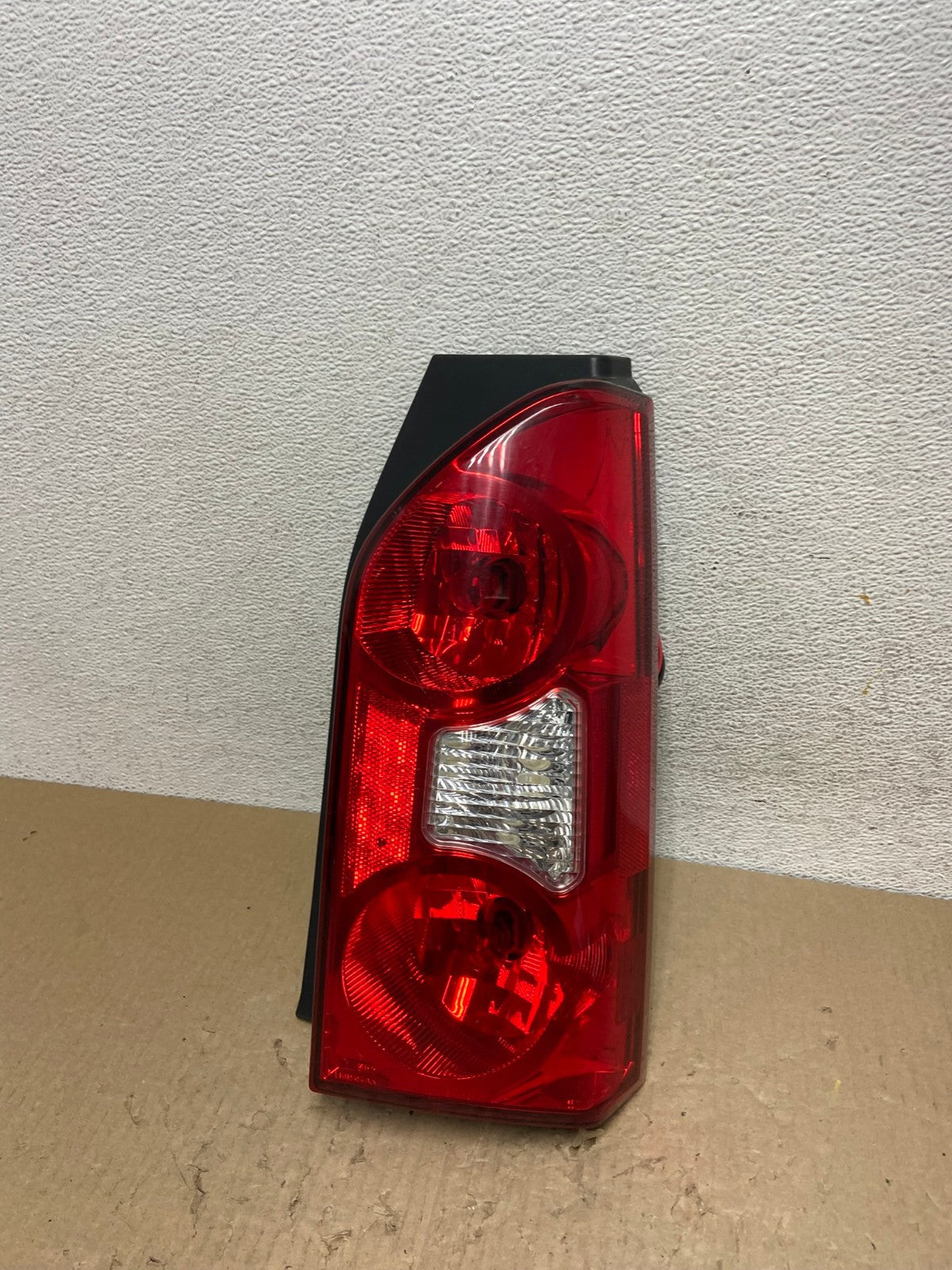 2005 to 2015 Nissan Xterra Right Passenger Rh Side Tail light AE9798 LK0