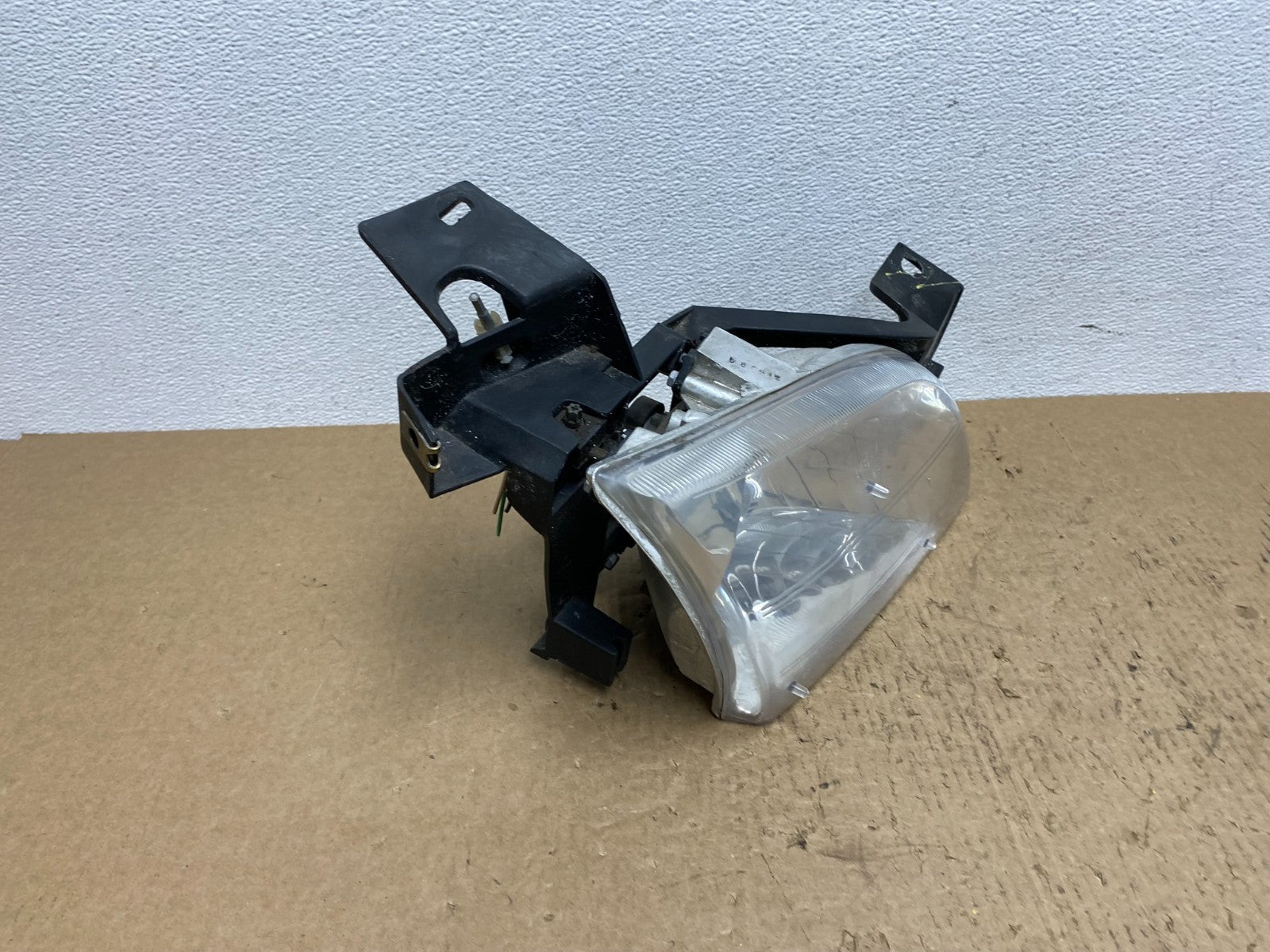 1997 to 2005 Chevrolet Venture Montana Right Passenger RH Headlight AC1584 DW2