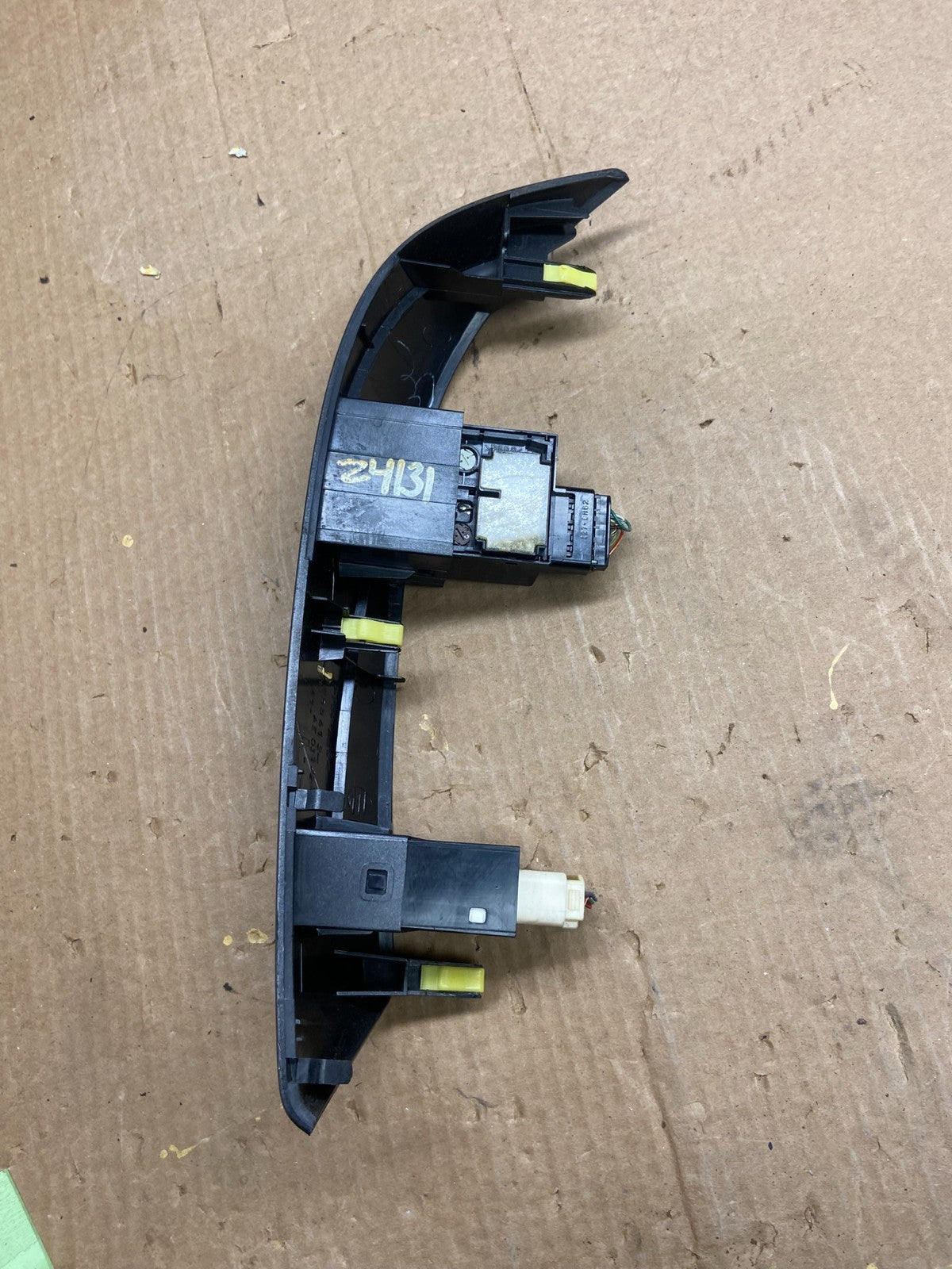 2004 to 2010 Toyota Sienna Left Side Climate Switches Bezel Trim OEM Z4131 DG3
