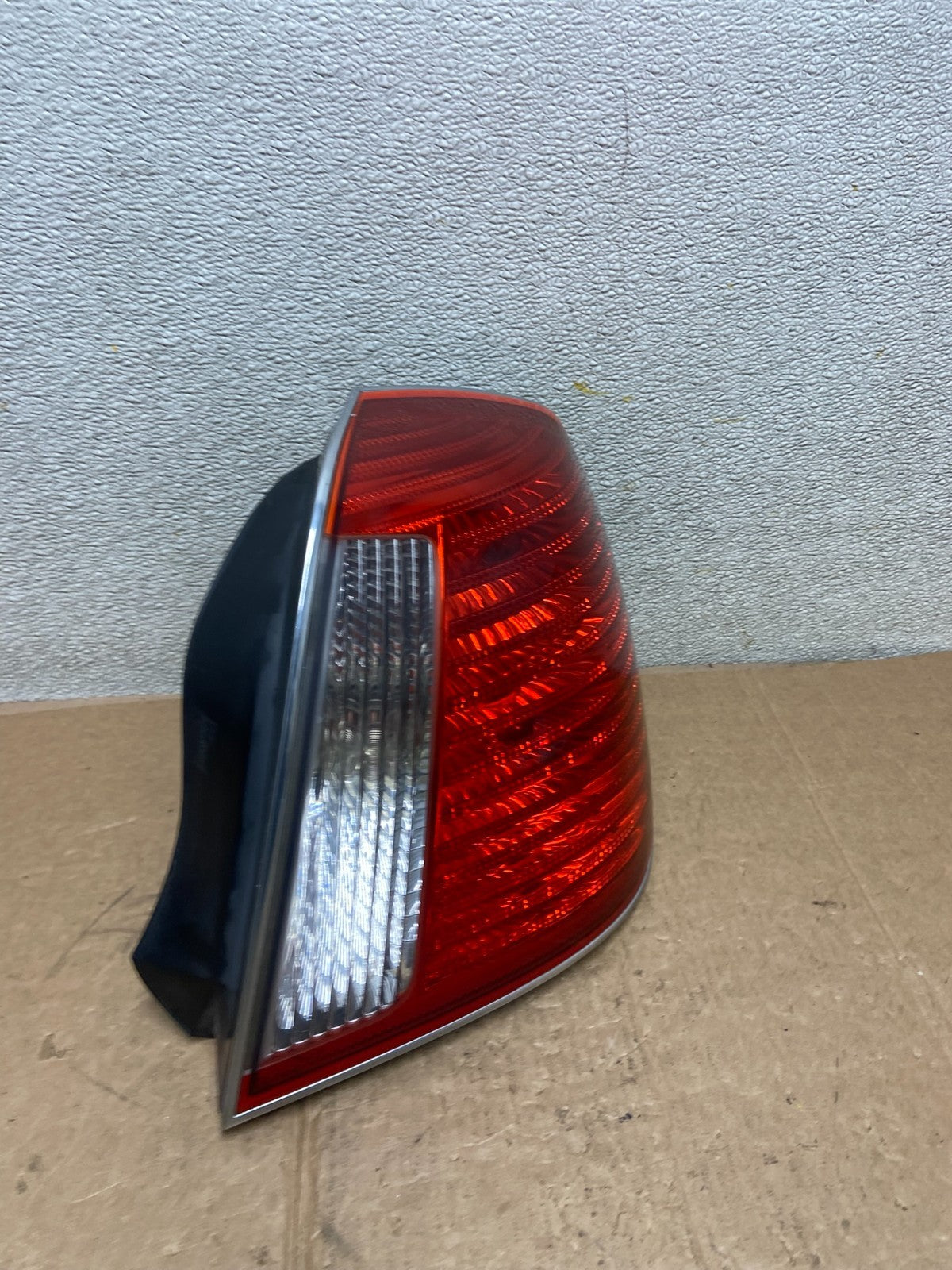 2004 to 2005 Hyundai XG350 Passenger Right Side Tail Light AA1510 PS2