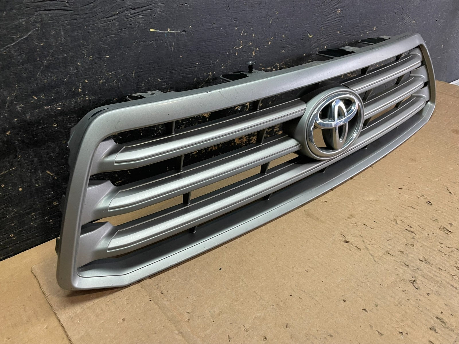 2008 to 2010 Toyota Highlander Front Upper Grille Grill With Emblem OE ab3180 DG1