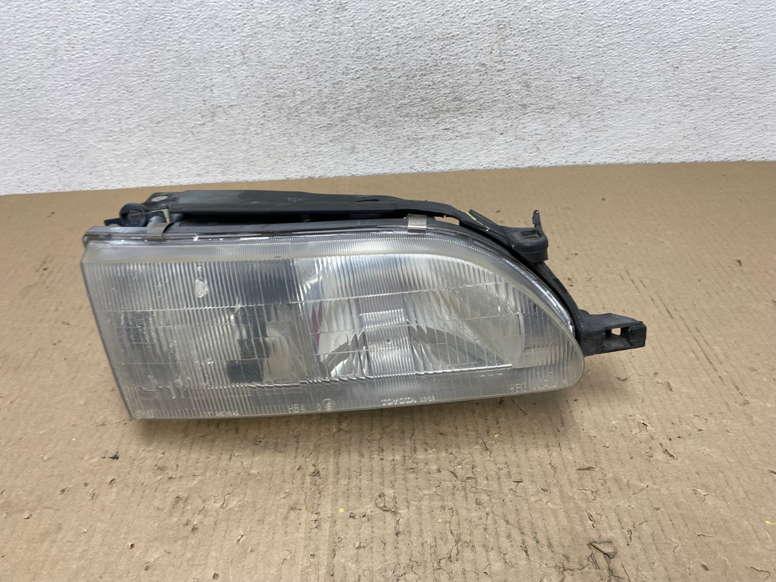 1993 to 1997 Toyota Corolla Right Passenger Side Headlight AF2876 DW0