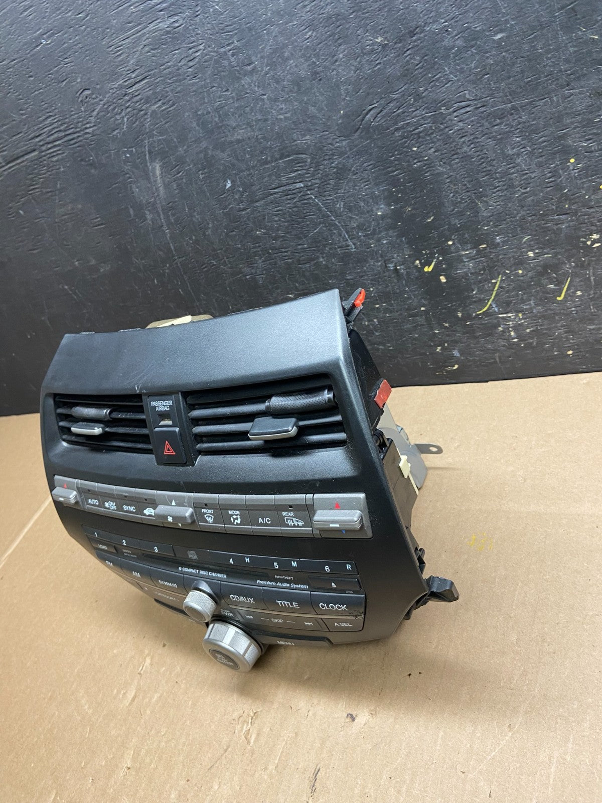 2008 to 2012 Honda Accord Front Radio Control AM./FM CD Climate Control T4455 DG1