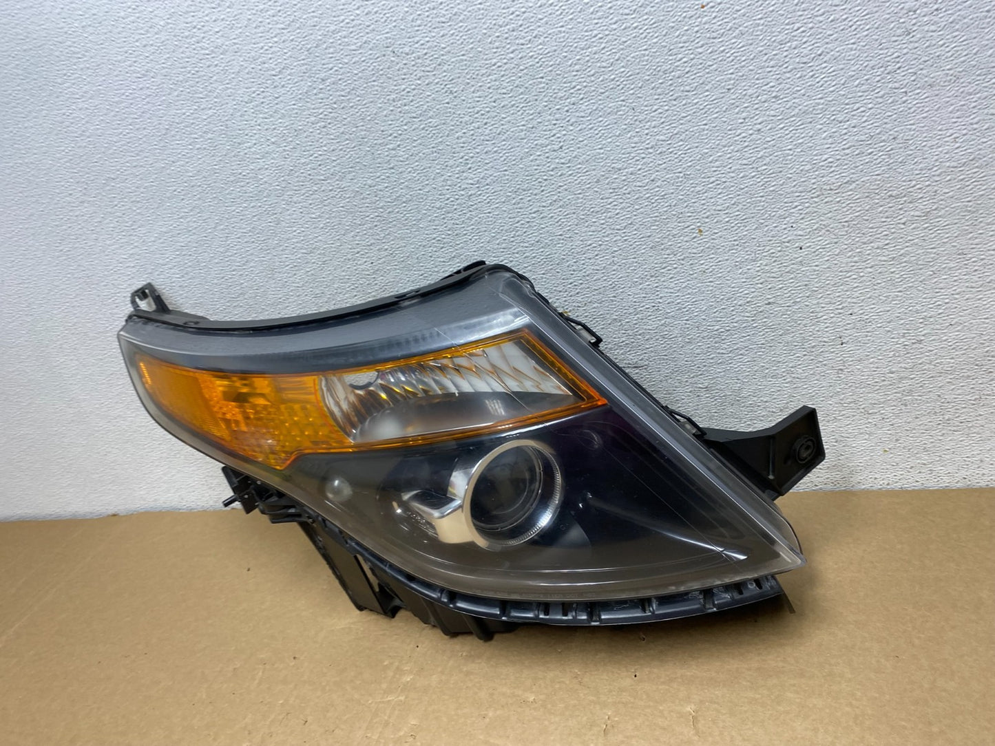 2011 - 2015 Ford Explorer Police Right Passenger Halogen Headlight AF7286 DW1
