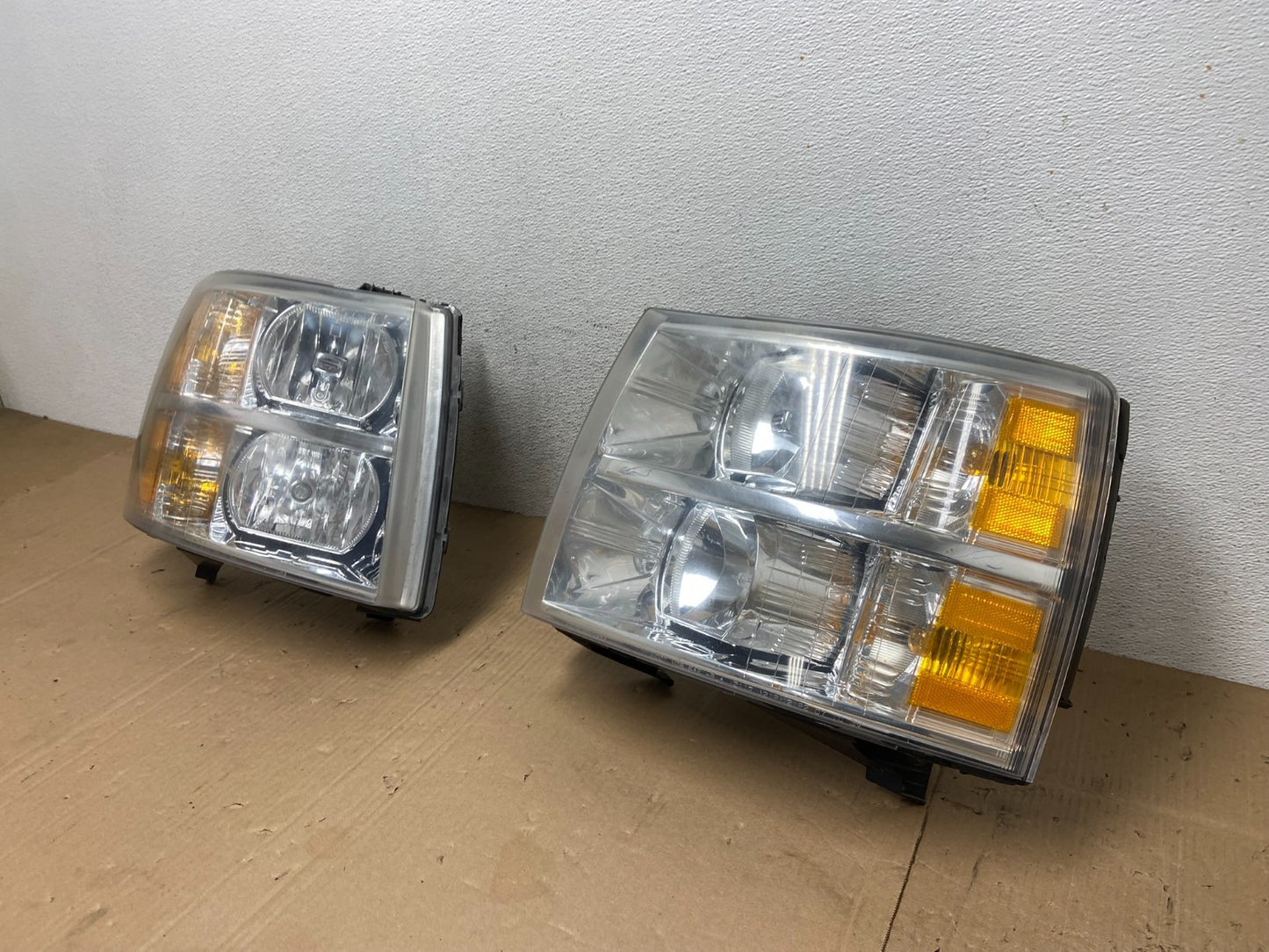 2007 to 2014 Chevrolet Silverado Left+Right Side Headlights AE9136 DW1