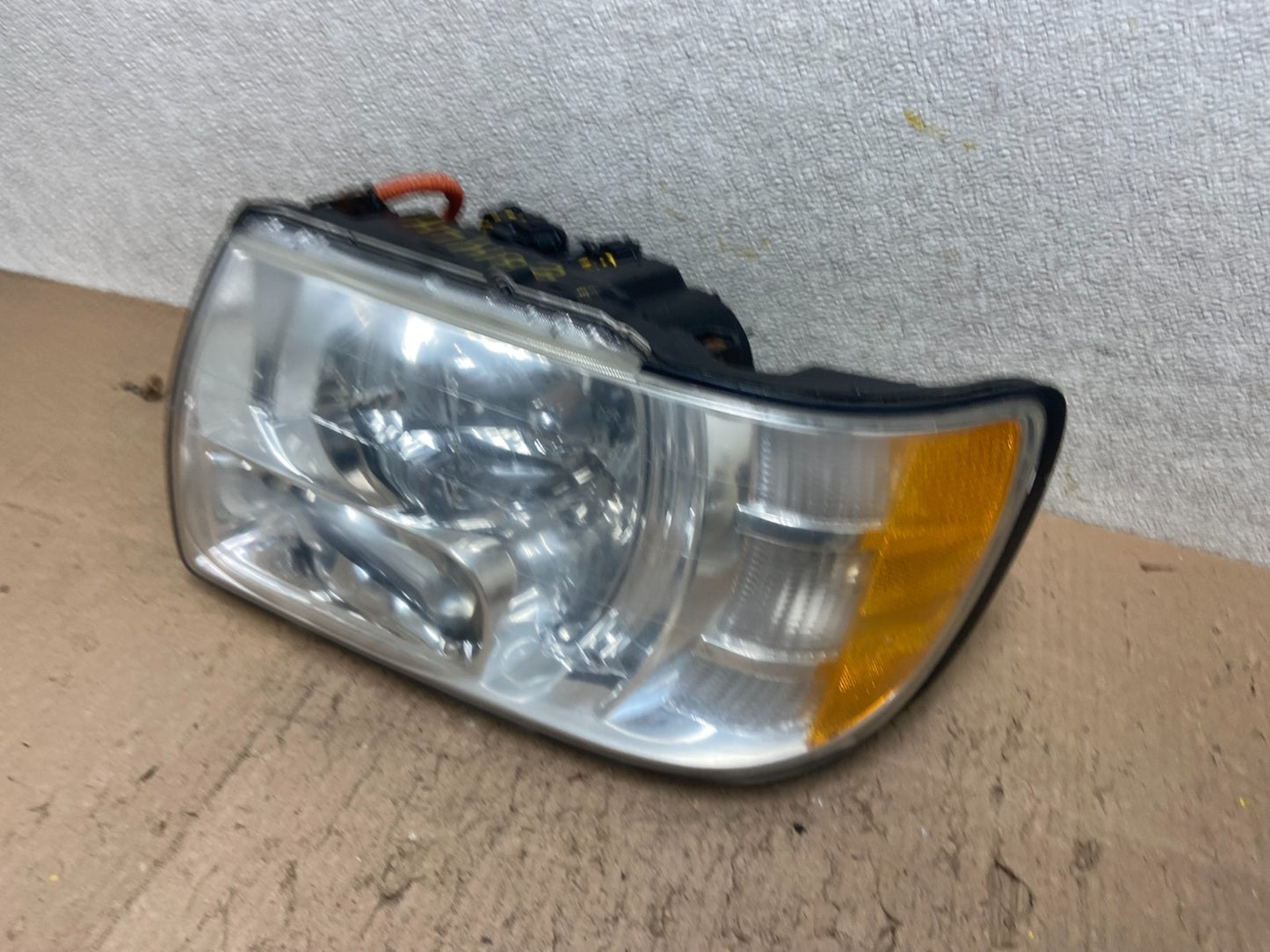 2001 to 2003 Infiniti QX4 Xenon HID Driver Left LH Side Headlight OEM Y5010 DW1