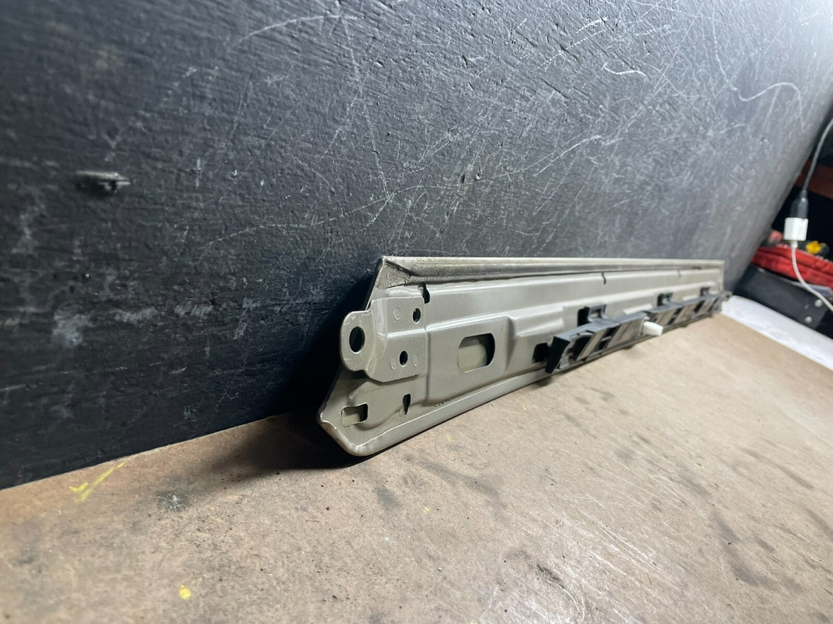 2005 to 2010 Honda Odyssey Right Side Rail Cover Quarter Trim Molding L3871 DG8