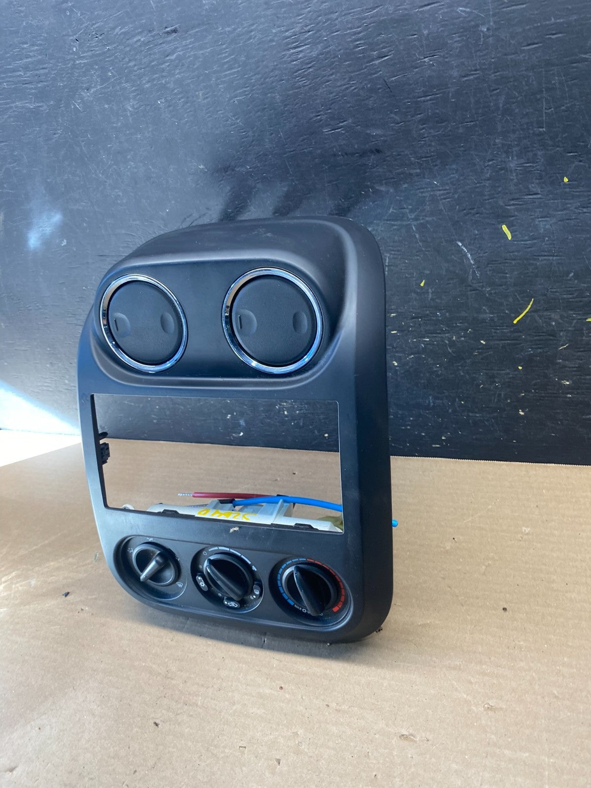 2009-2013 Jeep Patriot Dash Climate Temperature Control Radio Bezel OEM S2640 DG2