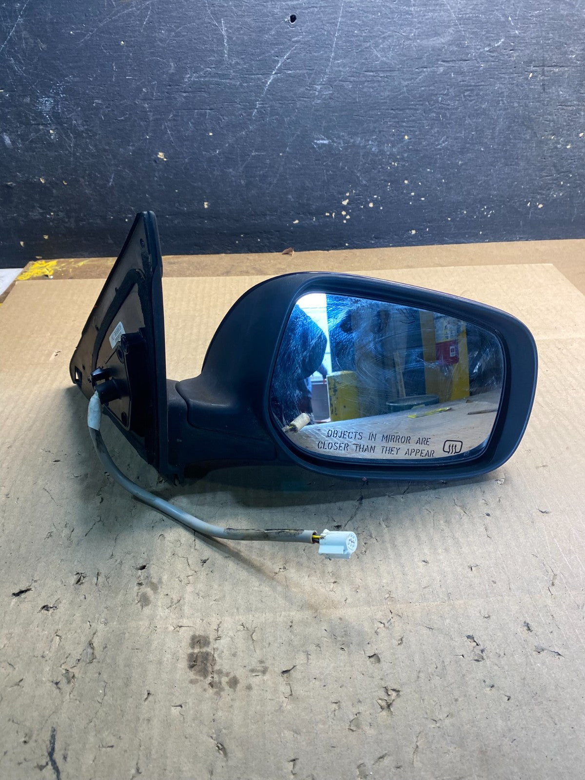 2009 to 2011 Buick Lucerne Right Passenger Side View Door Mirror OEM Z5348 DG9